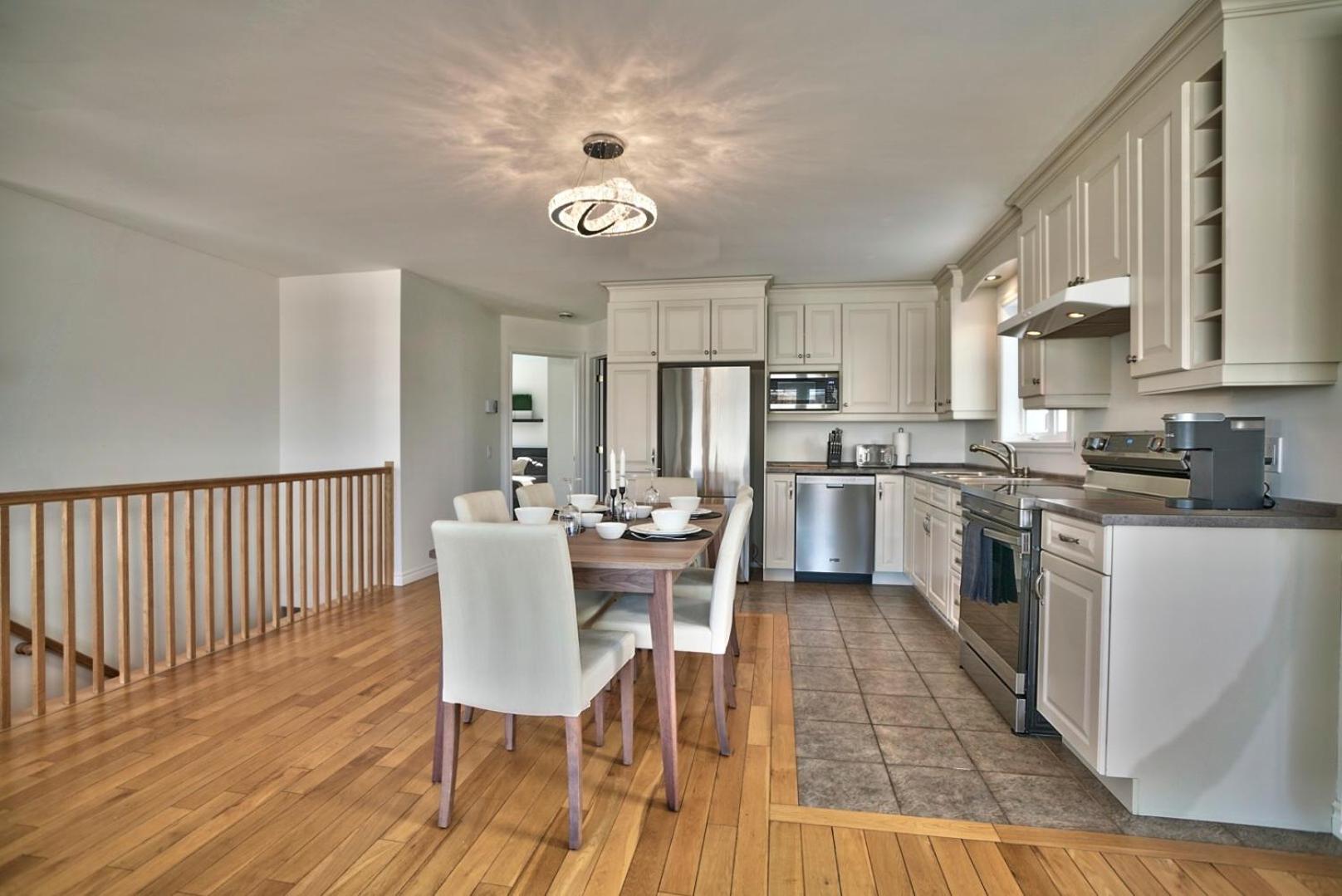 Dynamite 2-Bedroom House, Garage, Sleeps 6