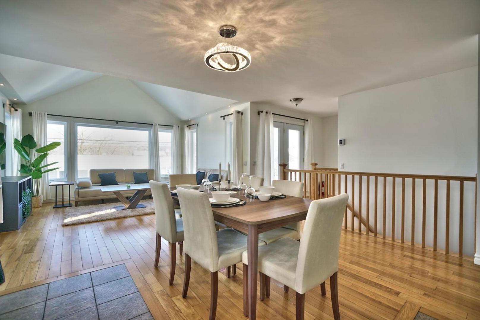 Dynamite 2-Bedroom House, Garage, Sleeps 6