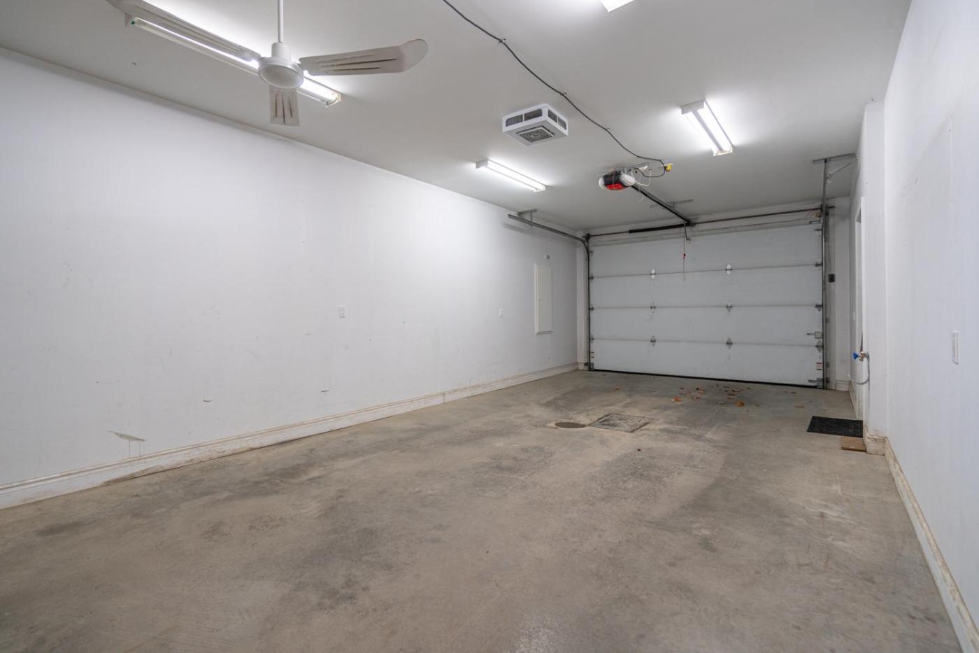 Dynamite 2-Bedroom House, Garage, Sleeps 6