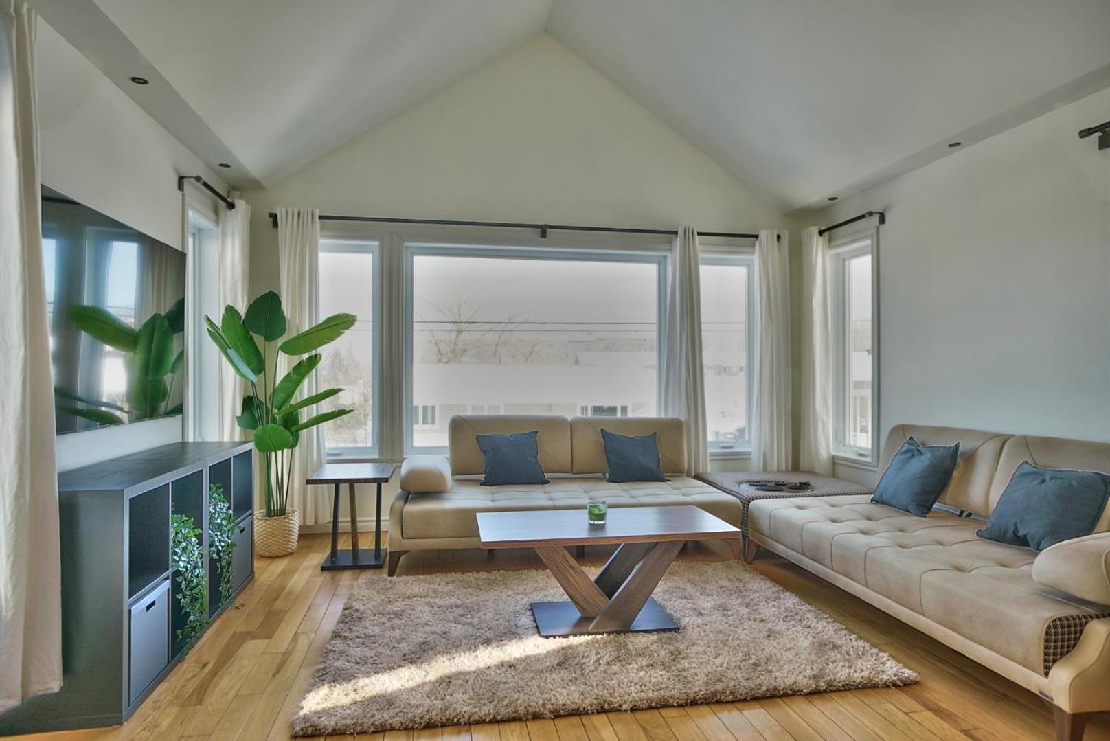 Dynamite 2-Bedroom House, Garage, Sleeps 6