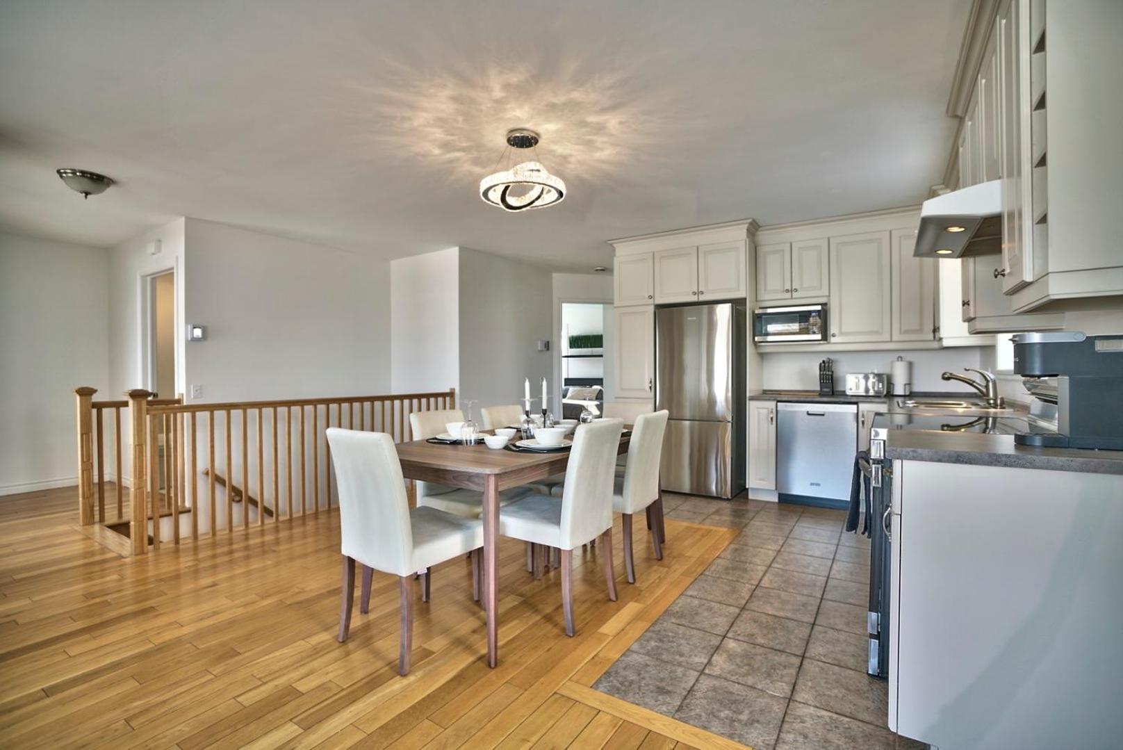Dynamite 2-Bedroom House, Garage, Sleeps 6