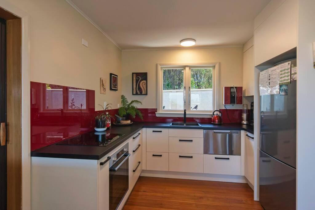 Tahuna Views - Spa Pool, Sea Views, Great for Kids view 5