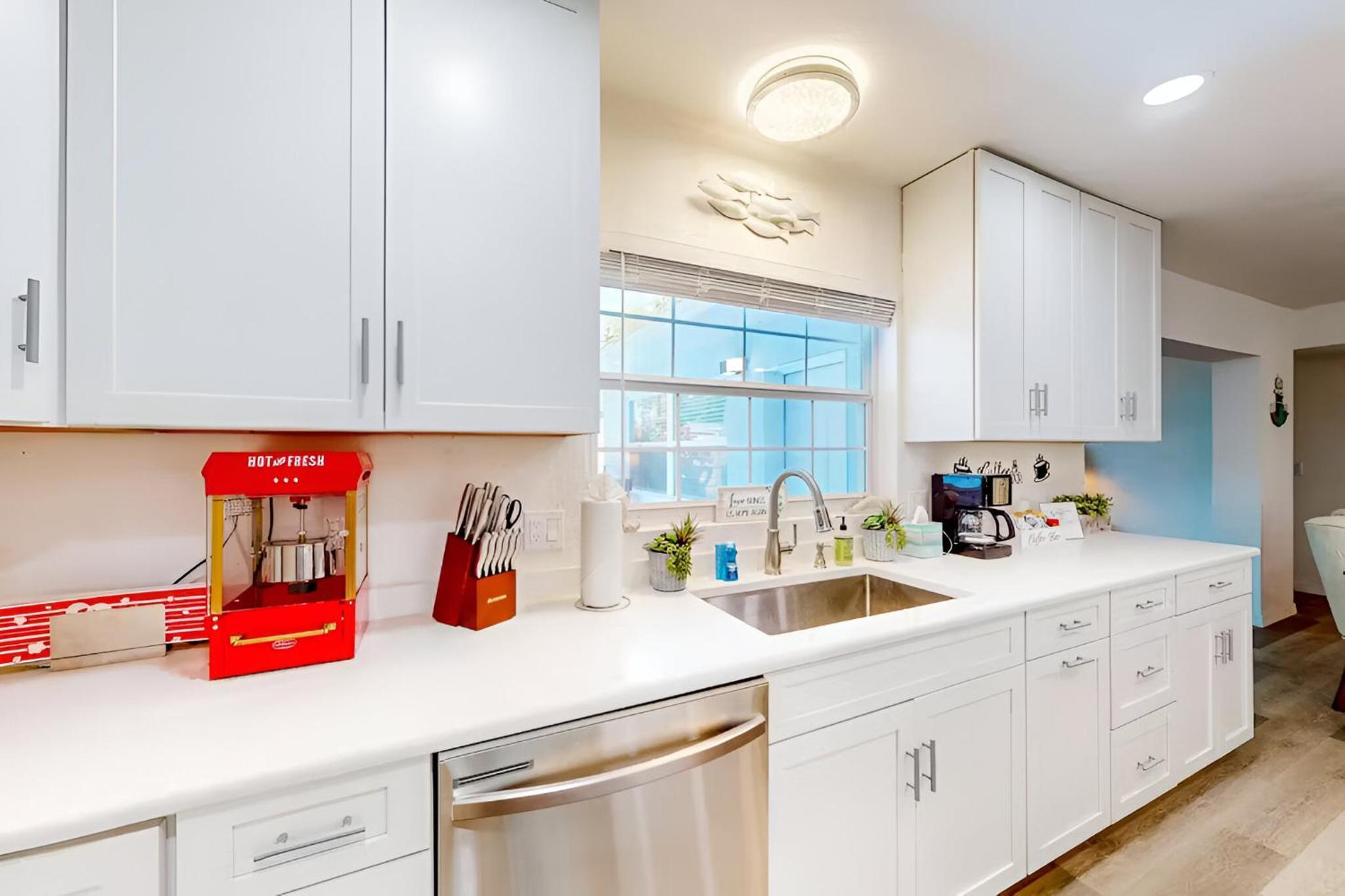 Spacious 4 bedroom 3 bath Clearwater Vacation House Cowboy Pool Fire Pit Games Close to Clearwater Beach Biking Trail Farmers Markets Harbor Health Spa Bay