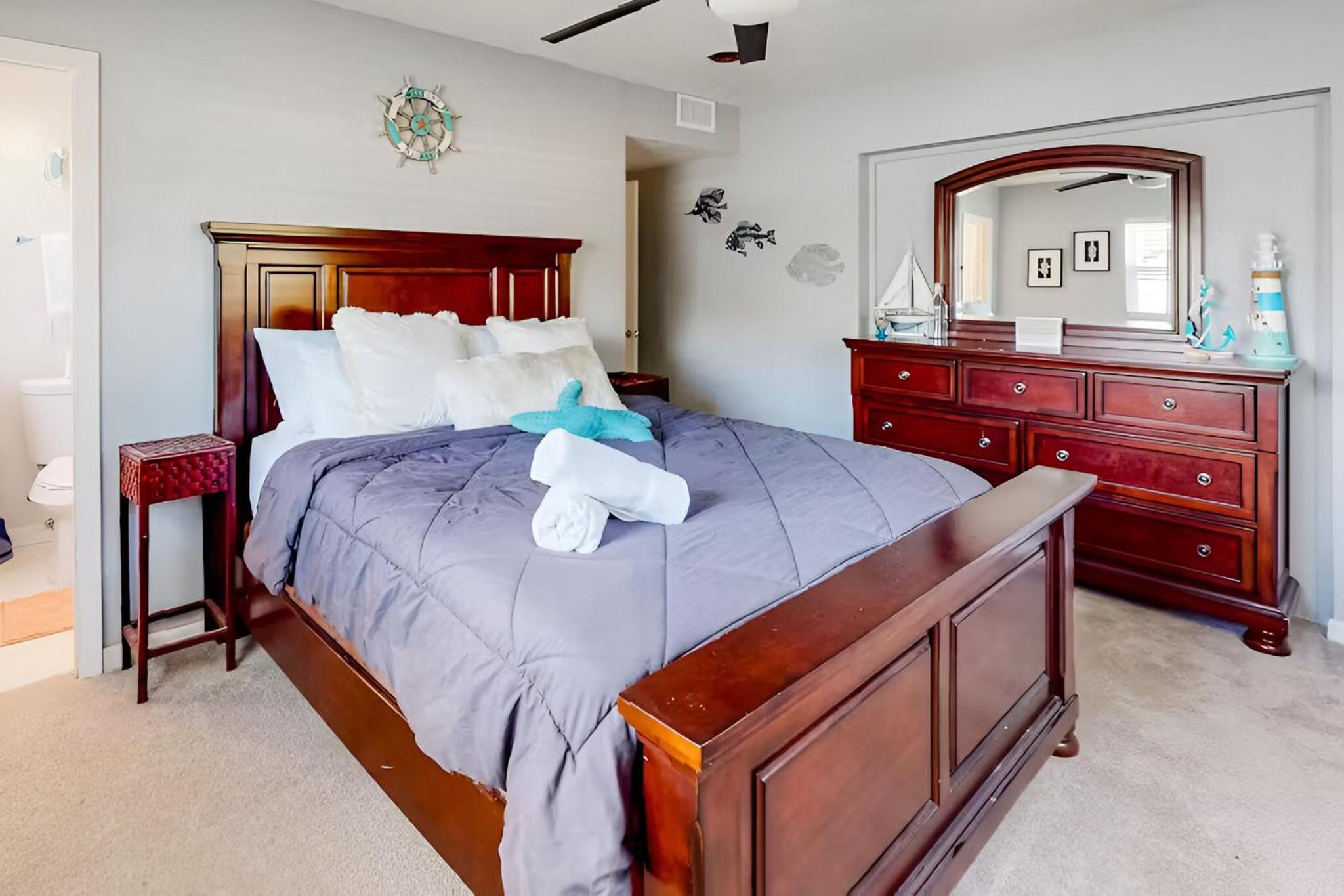 Spacious 4 bedroom 3 bath Clearwater Vacation House Cowboy Pool Fire Pit Games Close to Clearwater Beach Biking Trail Farmers Markets Harbor Health Spa Bay