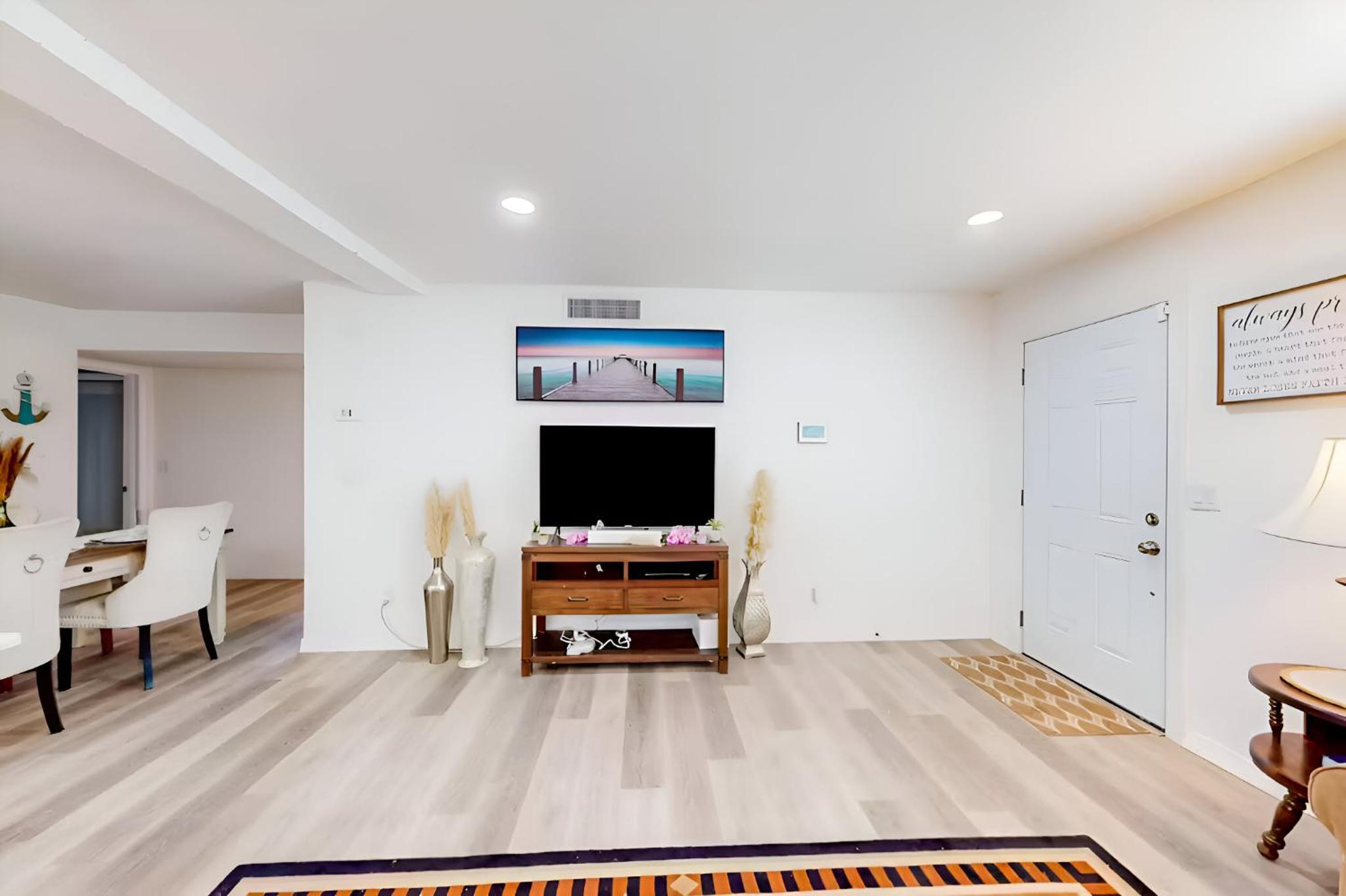 Spacious 4 bedroom 3 bath Clearwater Vacation House Cowboy Pool Fire Pit Games Close to Clearwater Beach Biking Trail Farmers Markets Harbor Health Spa Bay