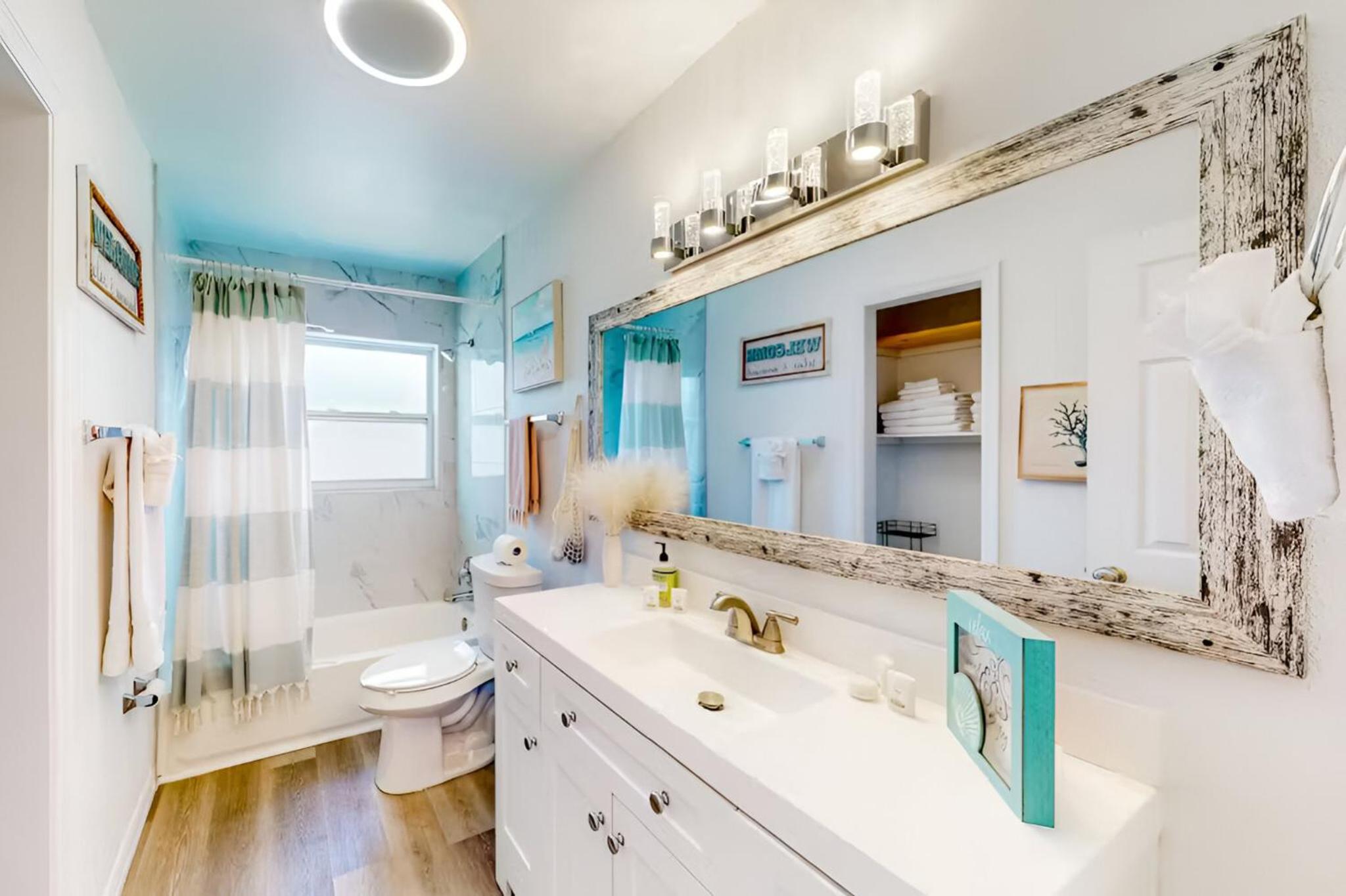 Spacious 4 bedroom 3 bath Clearwater Vacation House Cowboy Pool Fire Pit Games Close to Clearwater Beach Biking Trail Farmers Markets Harbor Health Spa Bay