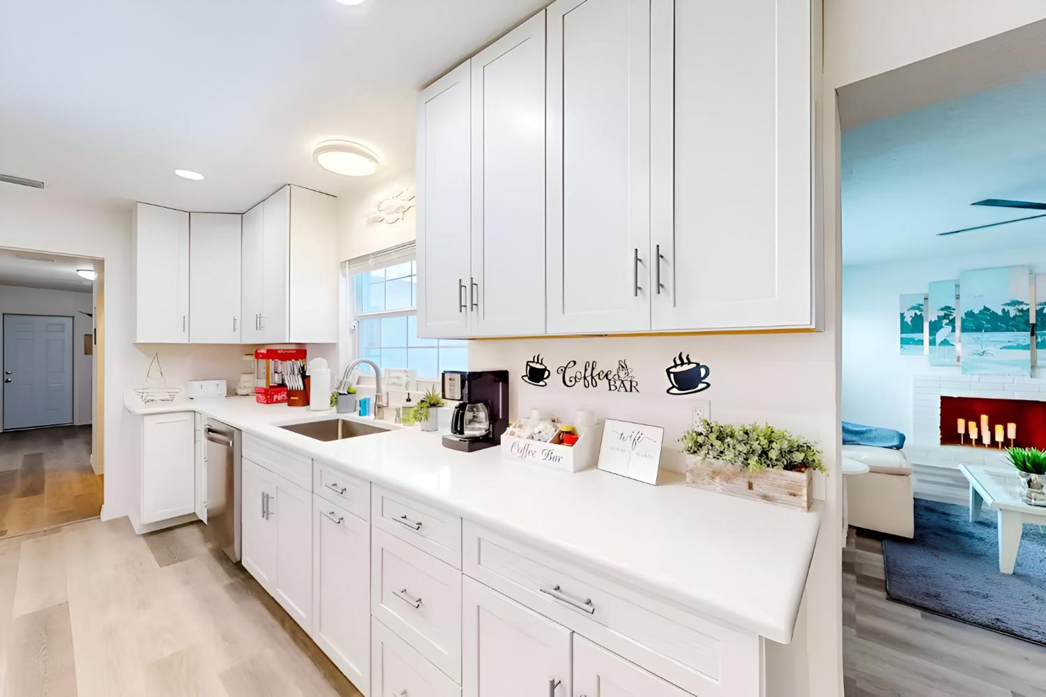 Spacious 4 bedroom 3 bath Clearwater Vacation House Cowboy Pool Fire Pit Games Close to Clearwater Beach Biking Trail Farmers Markets Harbor Health Spa Bay