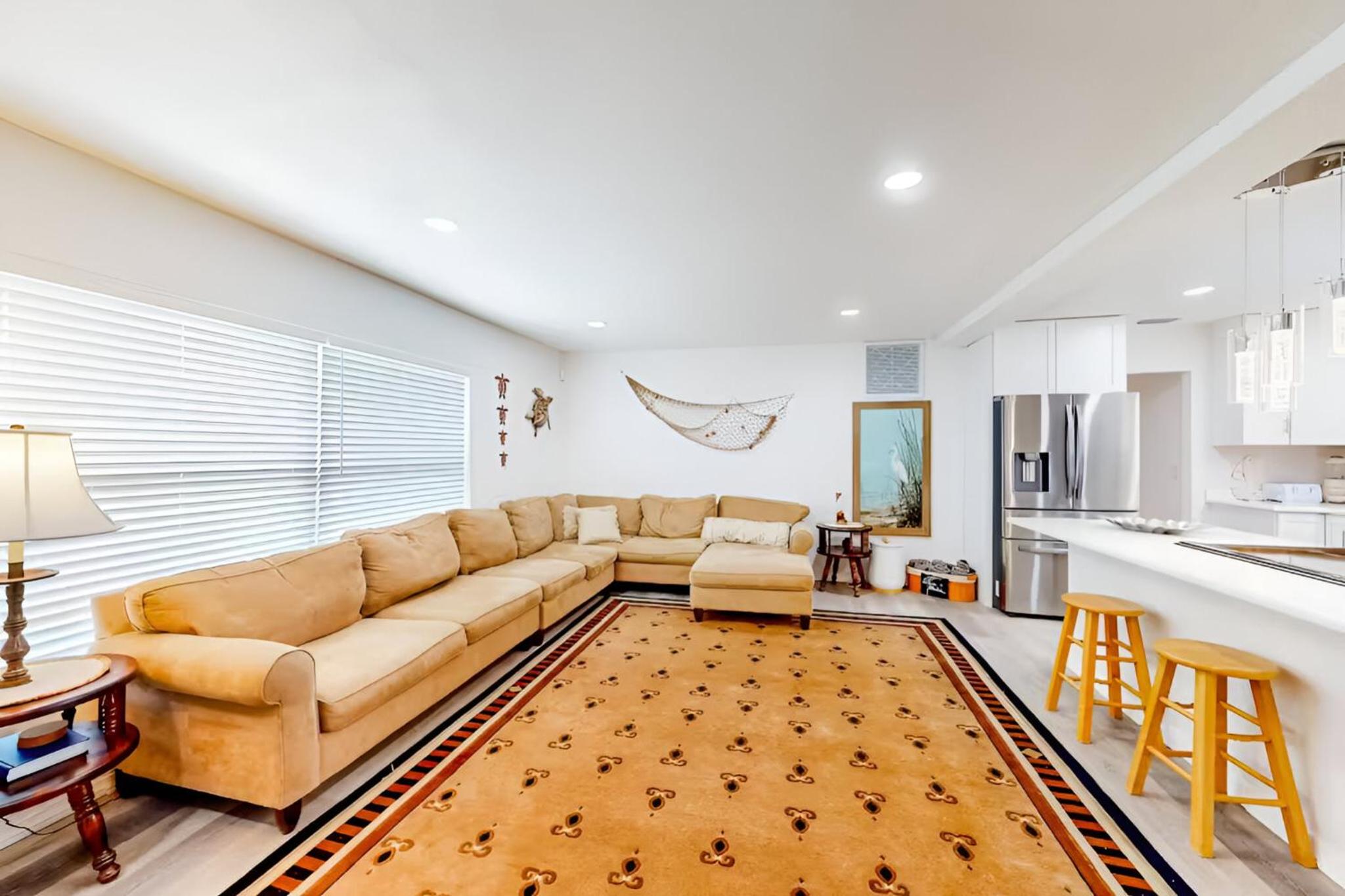 Spacious 4 bedroom 3 bath Clearwater Vacation House Cowboy Pool Fire Pit Games Close to Clearwater Beach Biking Trail Farmers Markets Harbor Health Spa Bay