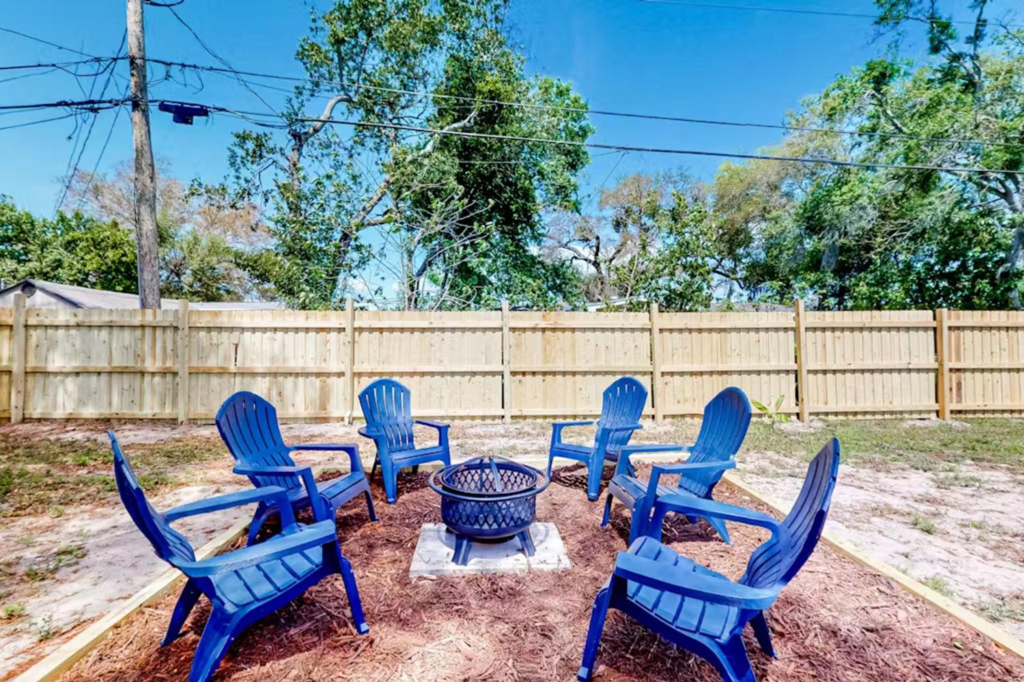 Spacious 4 bedroom 3 bath Clearwater Vacation House Cowboy Pool Fire Pit Games Close to Clearwater Beach Biking Trail Farmers Markets Harbor Health Spa Bay