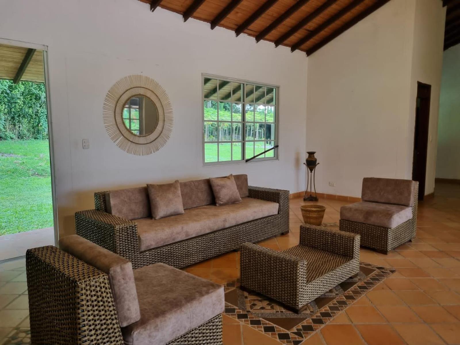 Hermosa finca a solo 10 minutos del parque del cafe