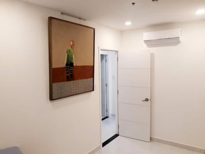 Modern 2BR Condo at Terra Royal by Orli Studio F21