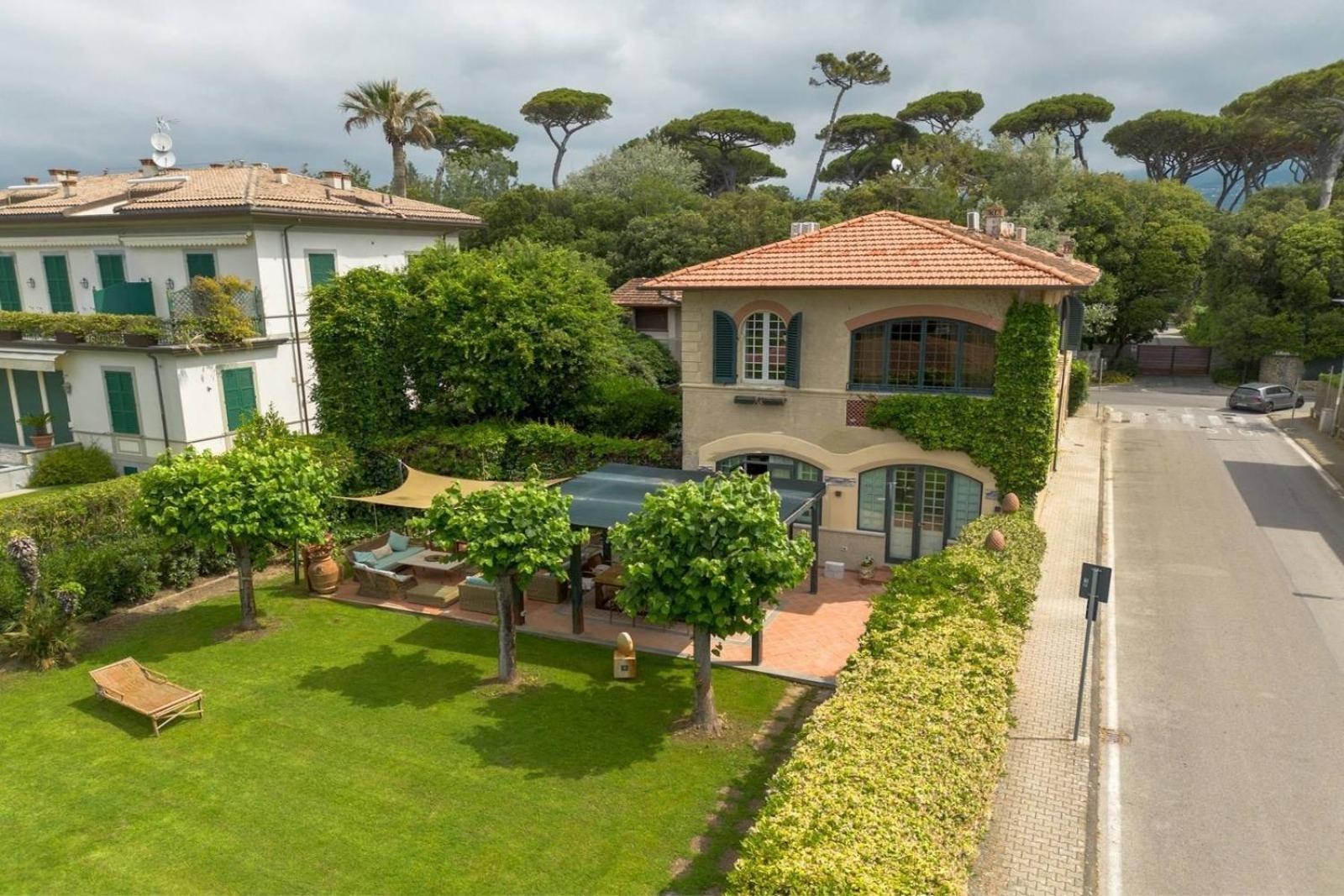 Villa Forte dei Marmi view 2