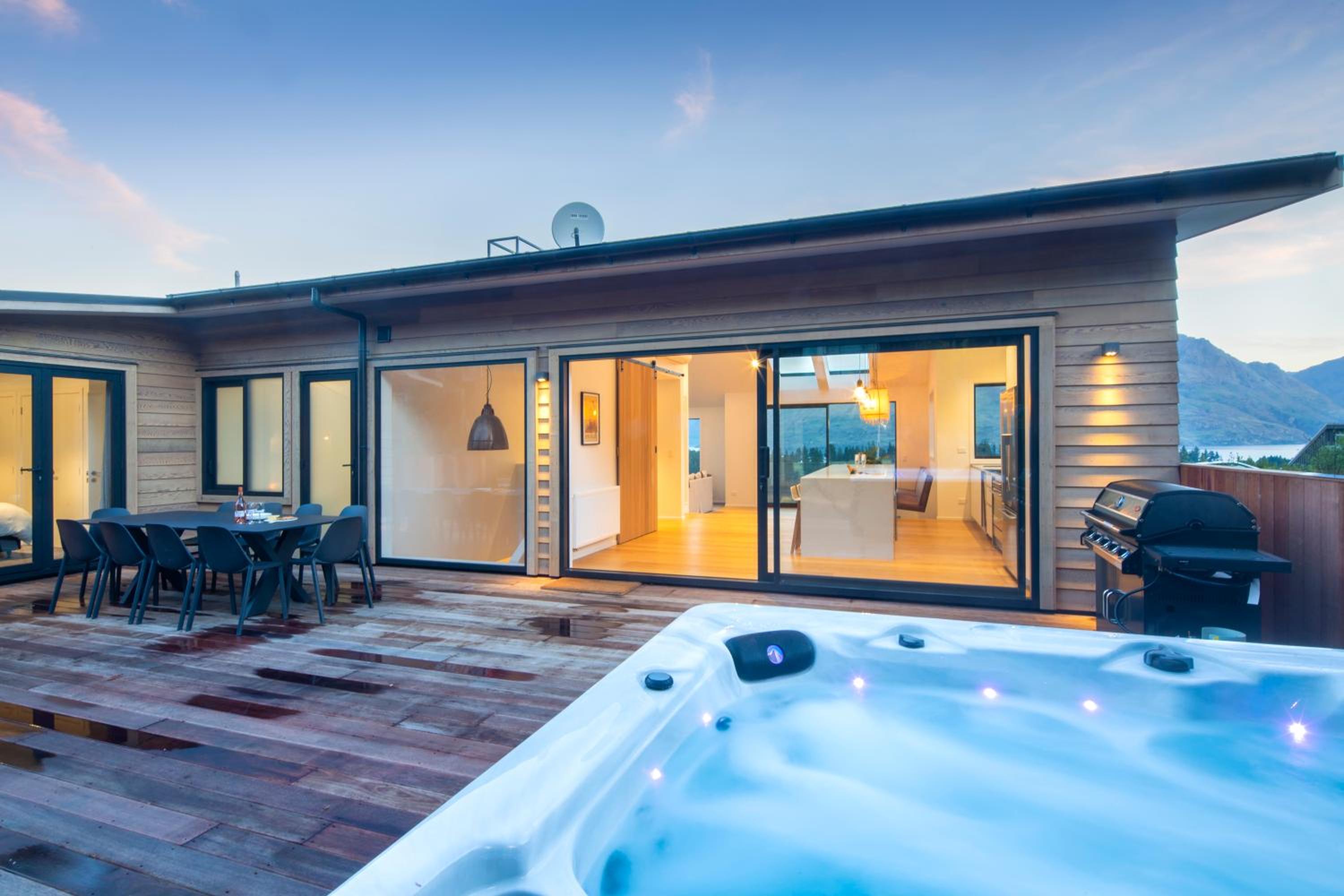 Tonic Lodge- Hot Tub- BBQ- Free Parking- AC view 3