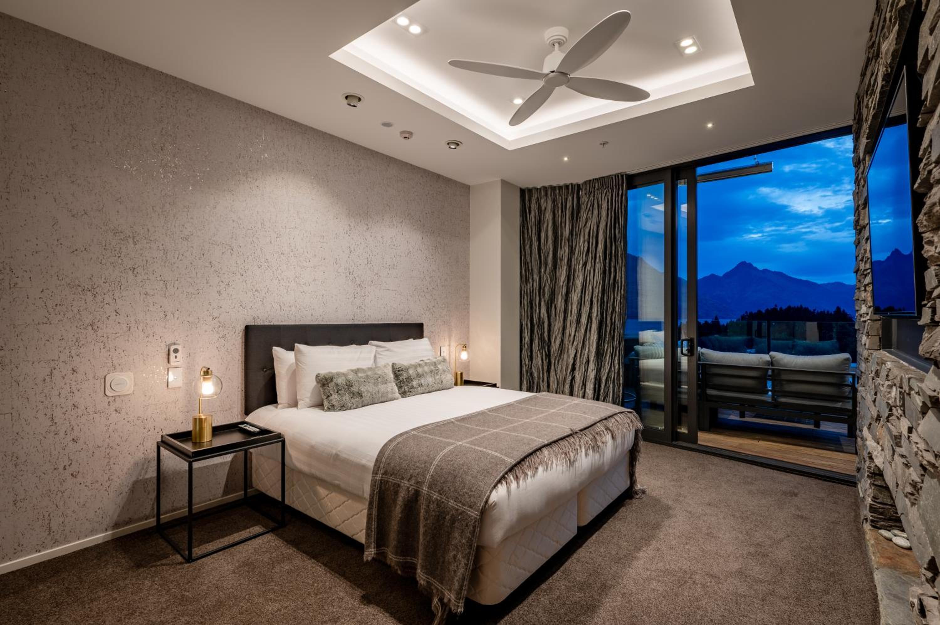 The Cove Penthouse- Lake Views- Free Parking- AC- BBQ view 4