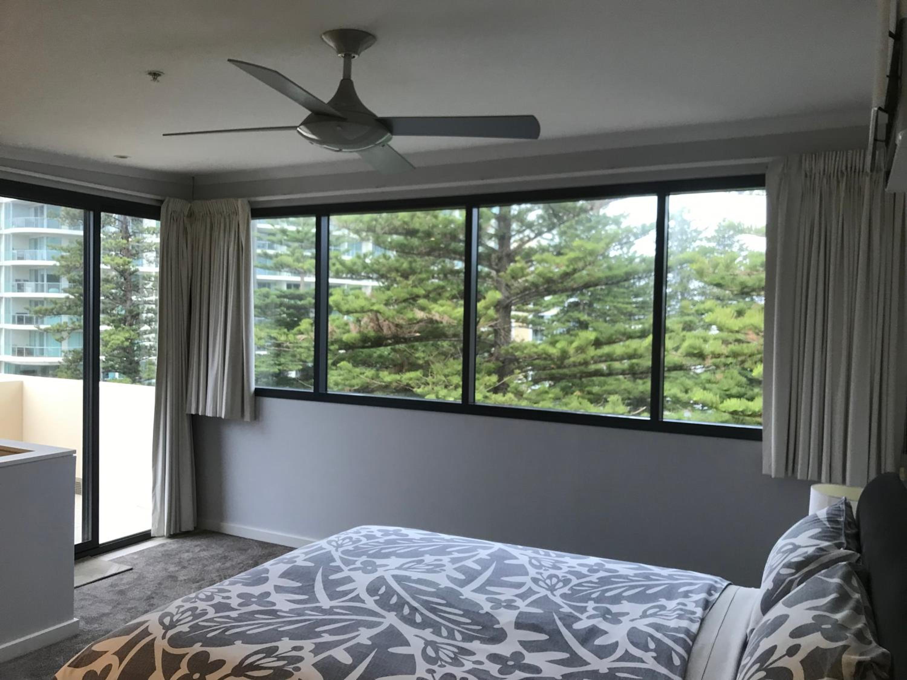 Glenelg BEACH & Park views -wifi parking