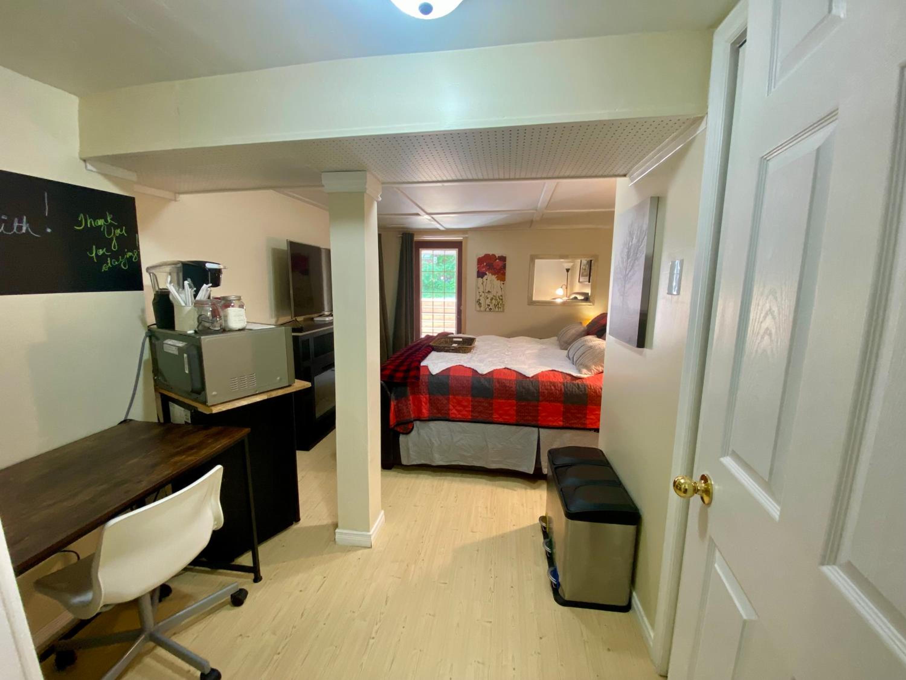 Cobourg Country Home - 10 Minutes From Cobourg Beach!