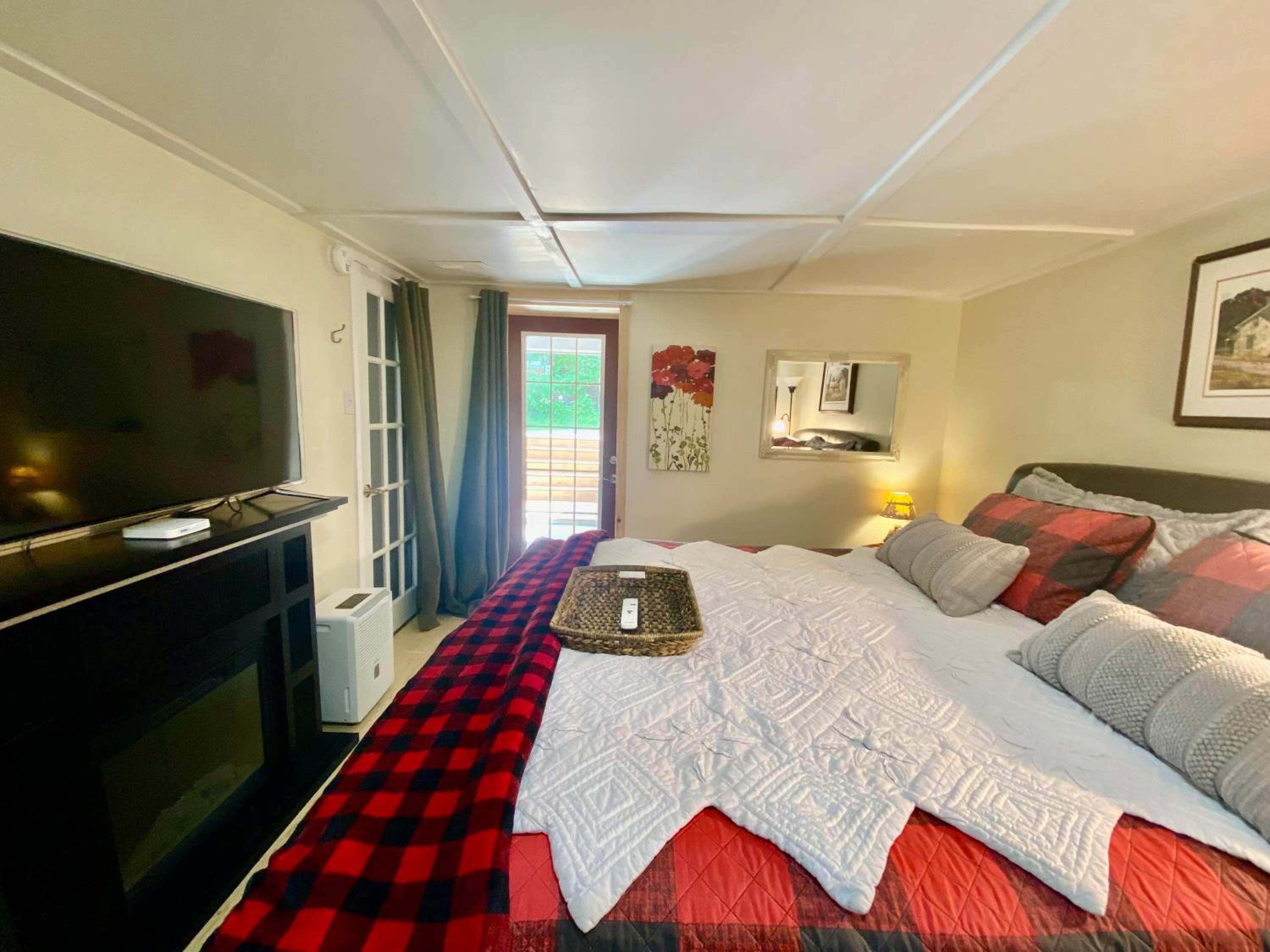Cobourg Country Home - 10 Minutes From Cobourg Beach!
