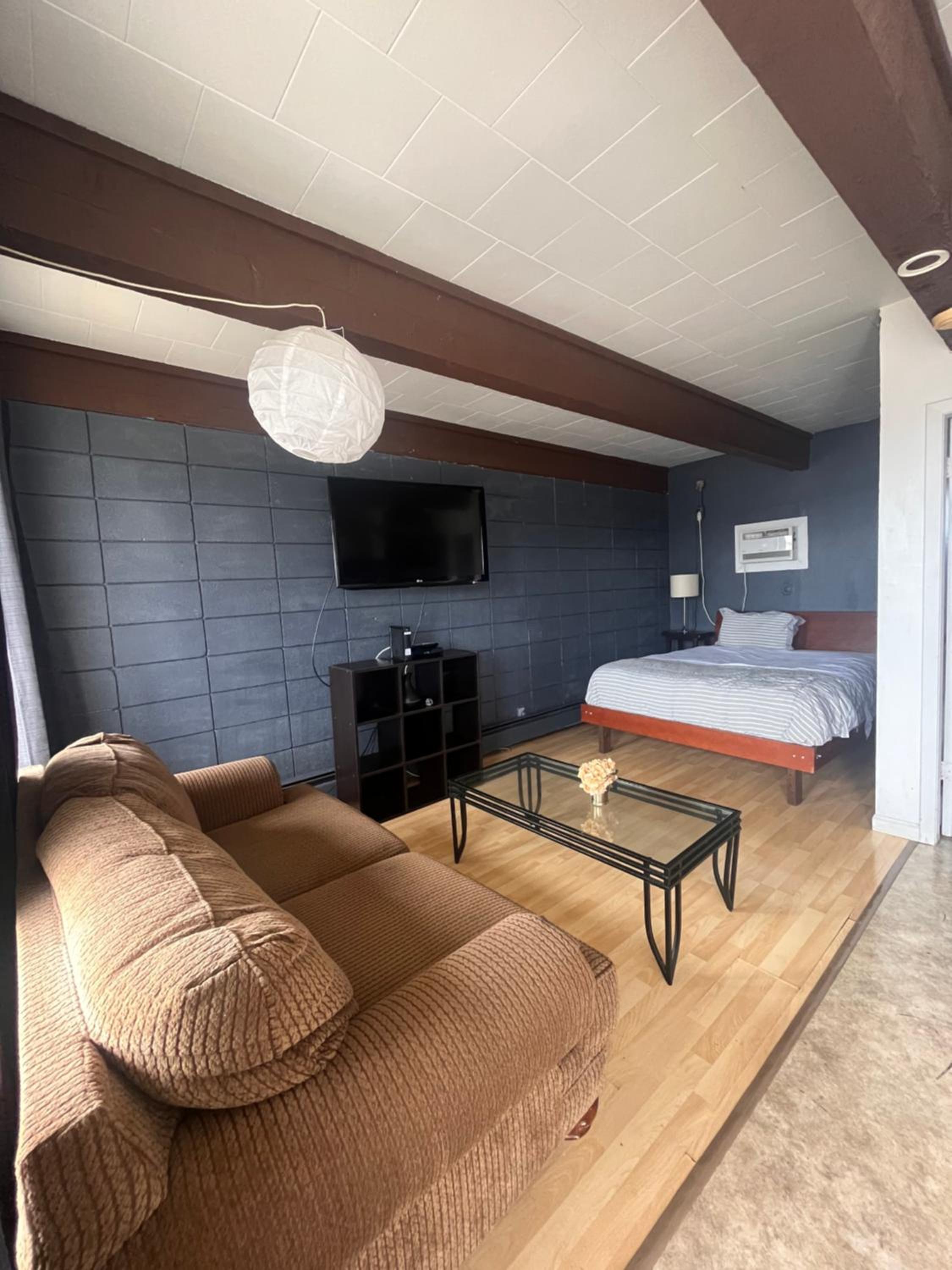 Caravan Motel