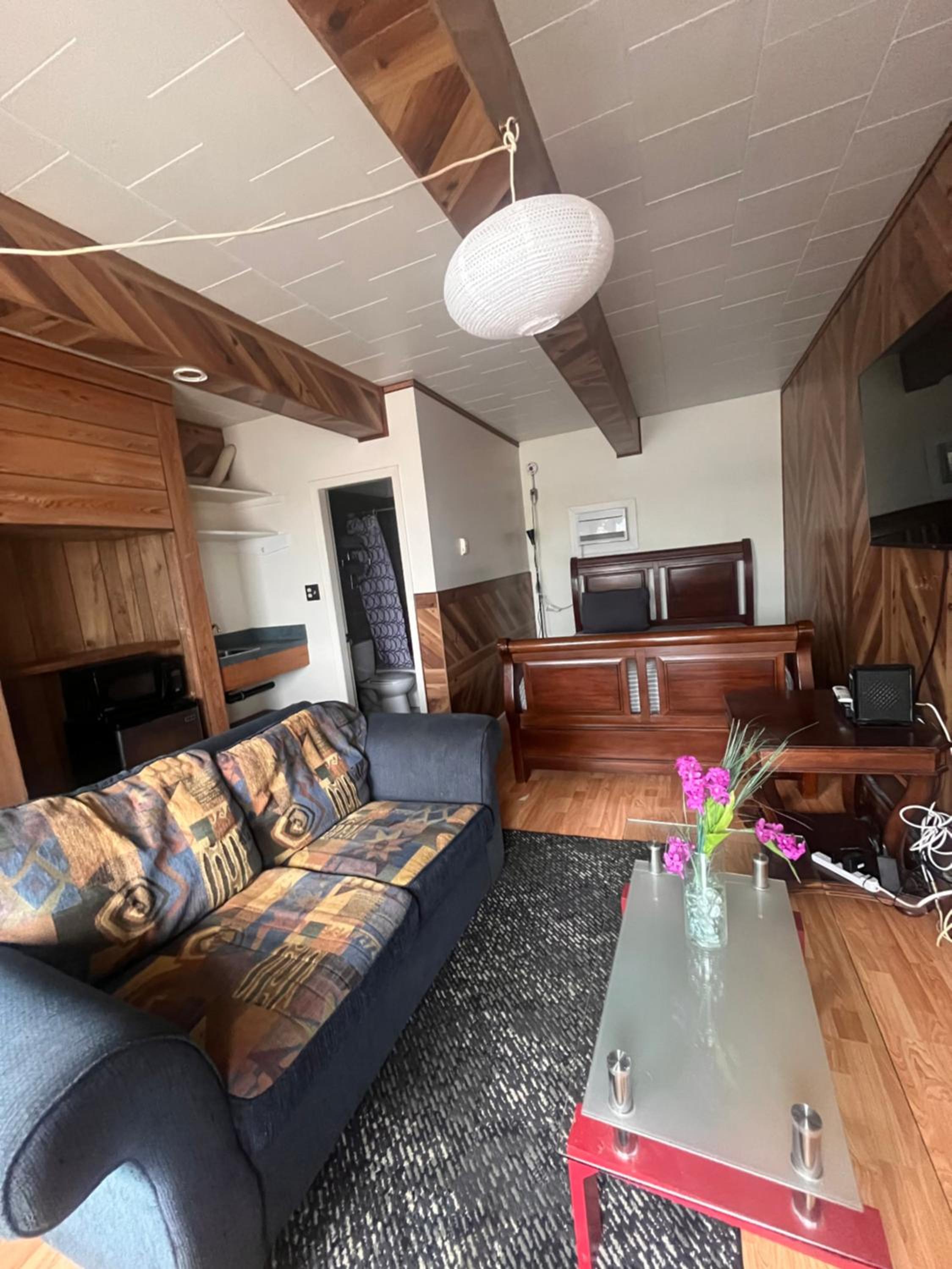 Caravan Motel