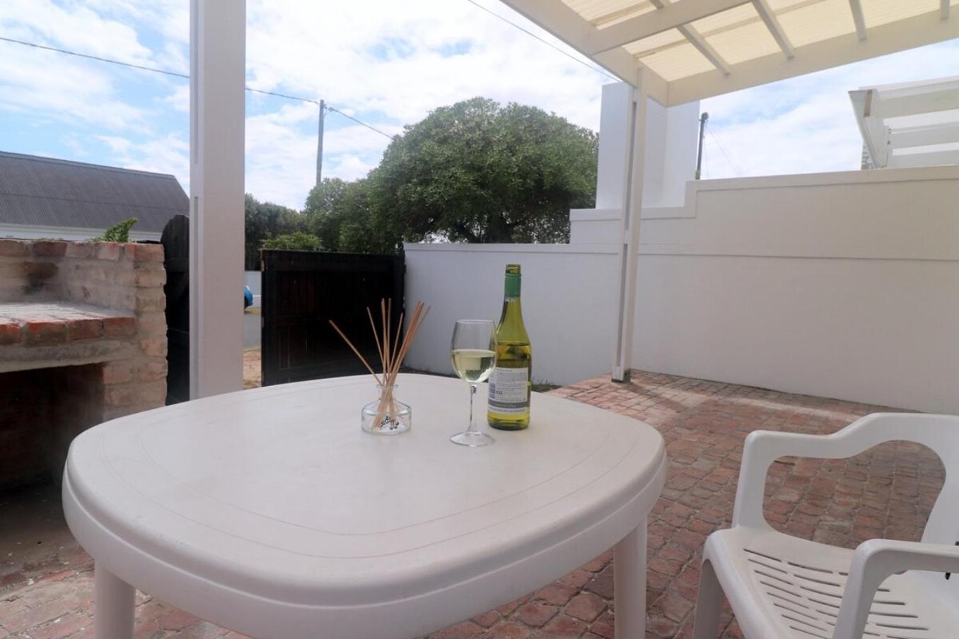 M & M Flat Arniston view 4