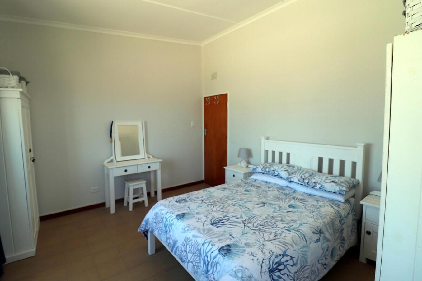 Naude House in Struisbaai view 4