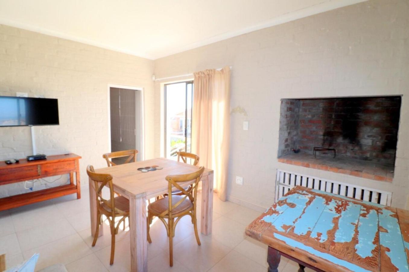 Kitta in Struisbaai view 5