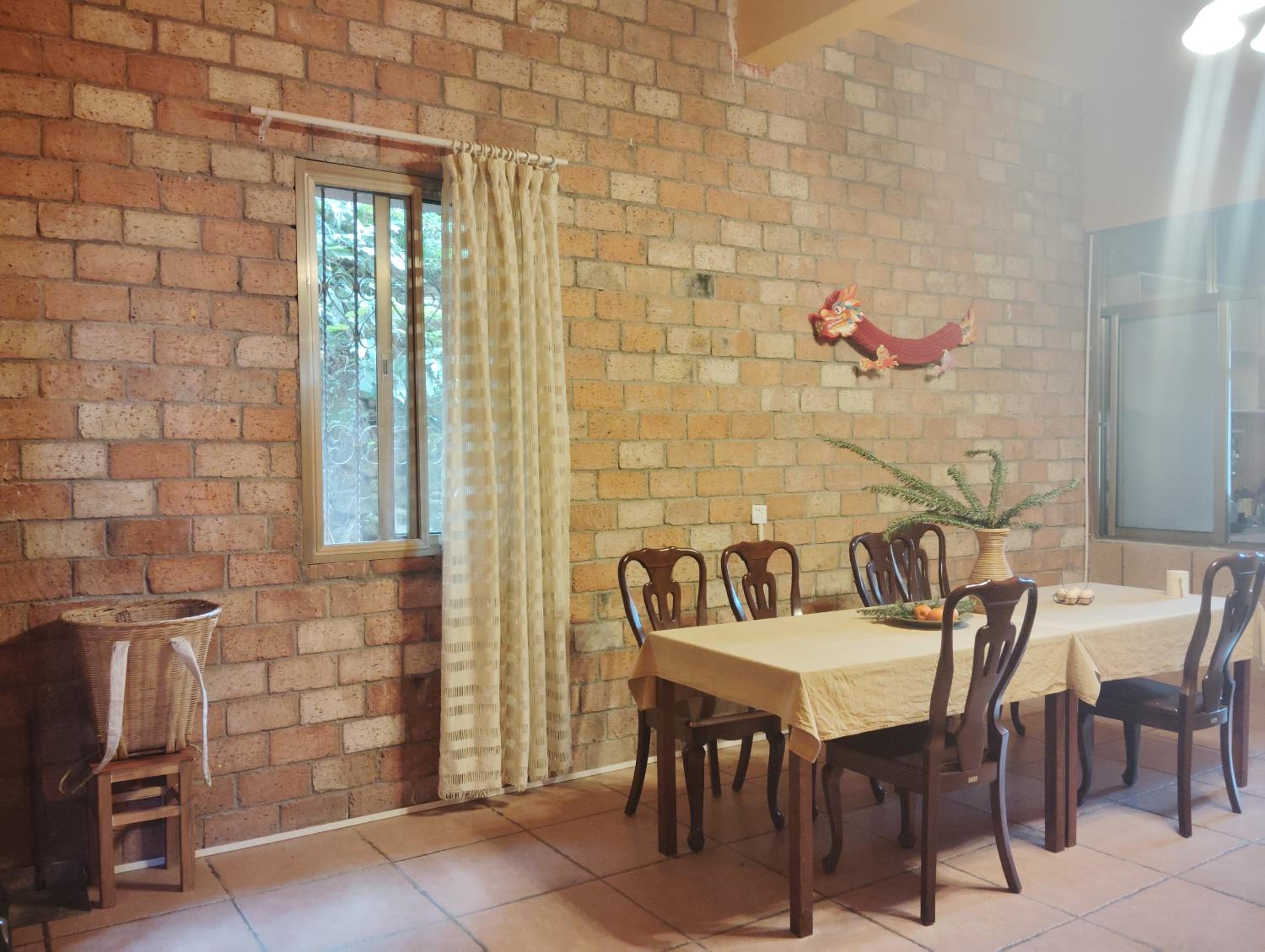 Yuanyang Flower and Horse Inn