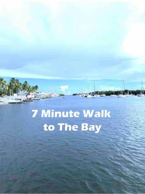 GroveO6 10 minutes from the Beach