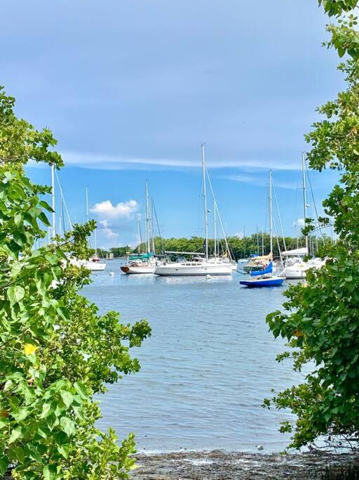 GroveO6 10 minutes from the Beach