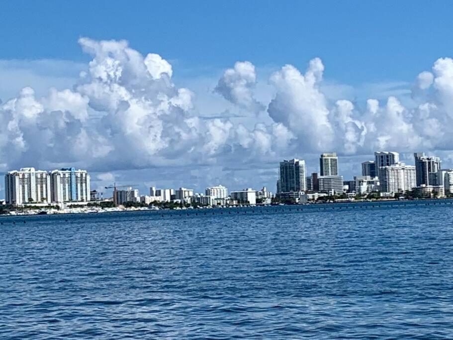 GroveO6 10 minutes from the Beach