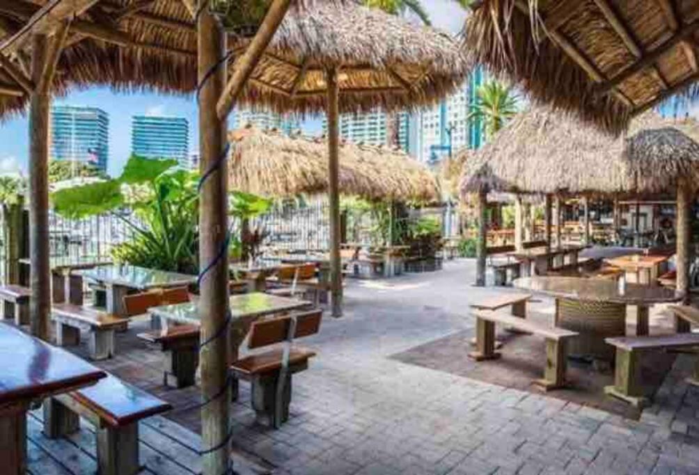 GroveO6 10 minutes from the Beach
