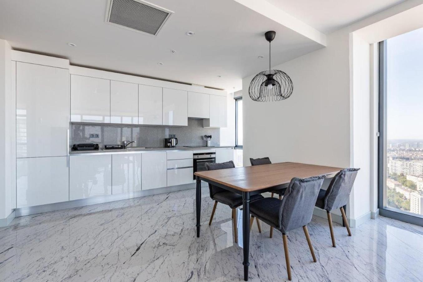 Beautiful Bright Deluxe 1BD Condo PoolViews! #311