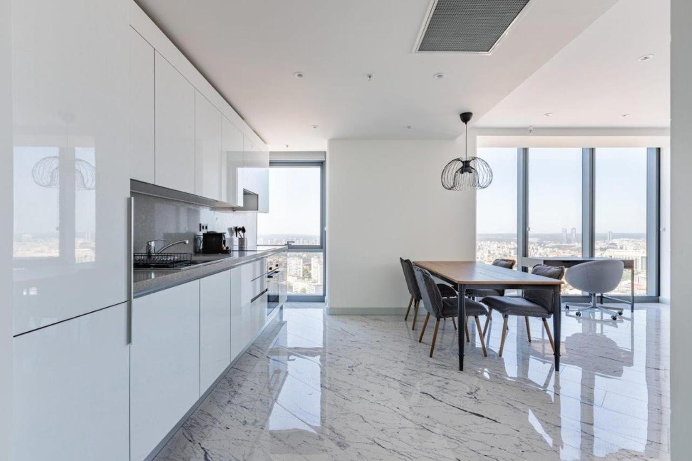 Beautiful Bright Deluxe 1BD Condo PoolViews! #311