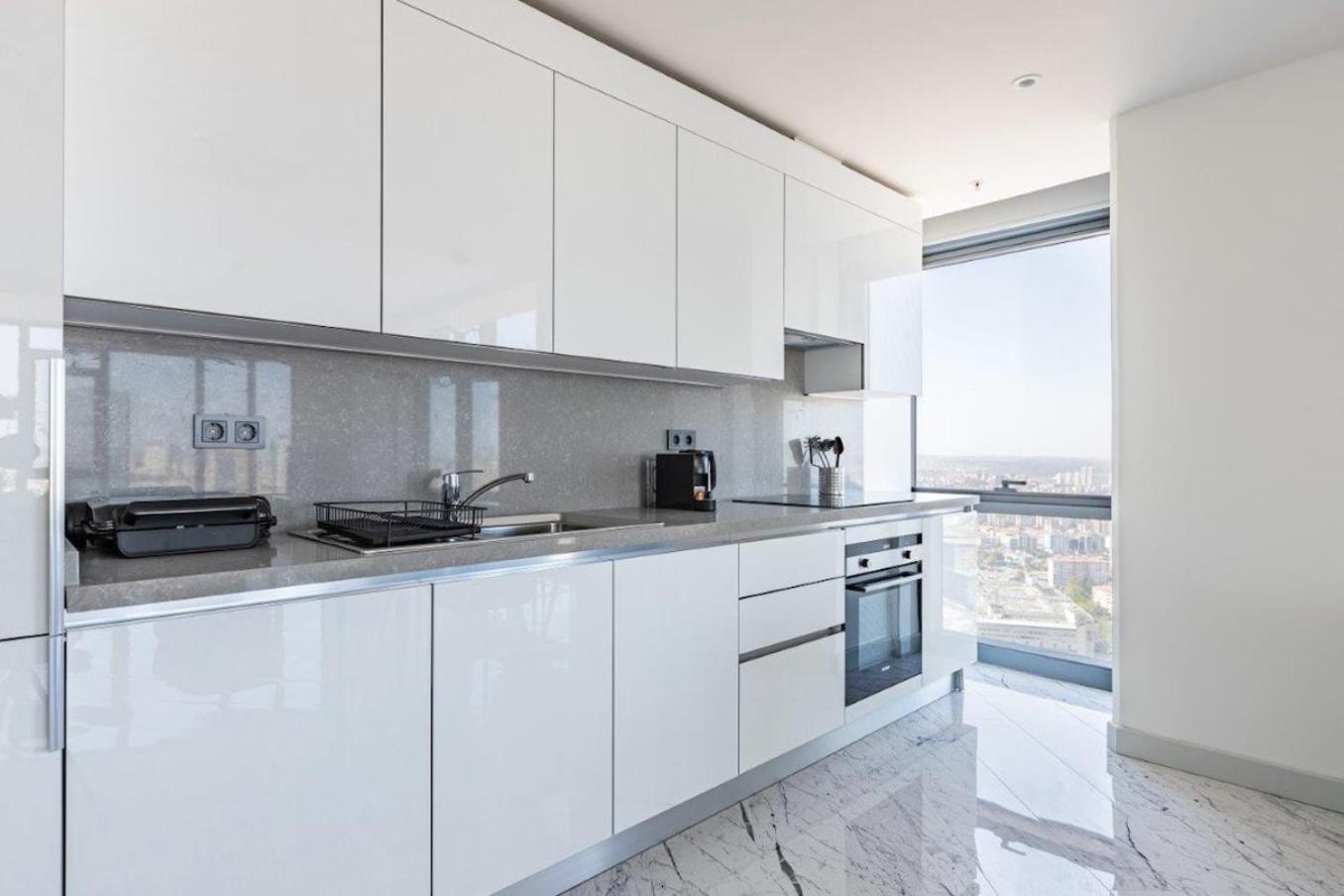 Beautiful Bright Deluxe 1BD Condo PoolViews! #311