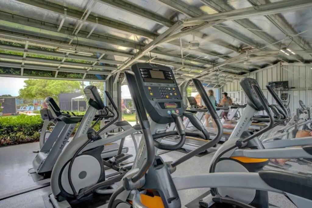 NEW 5BR Farmhouse Estate - AC Pool Gym Pickleball view 5