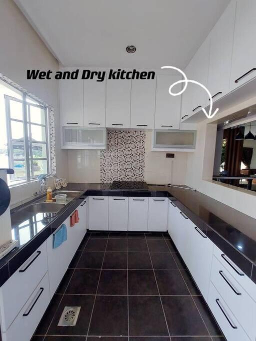 Luxurious Villa w/ Swimming pool, BBQ, Smart TV photo 4