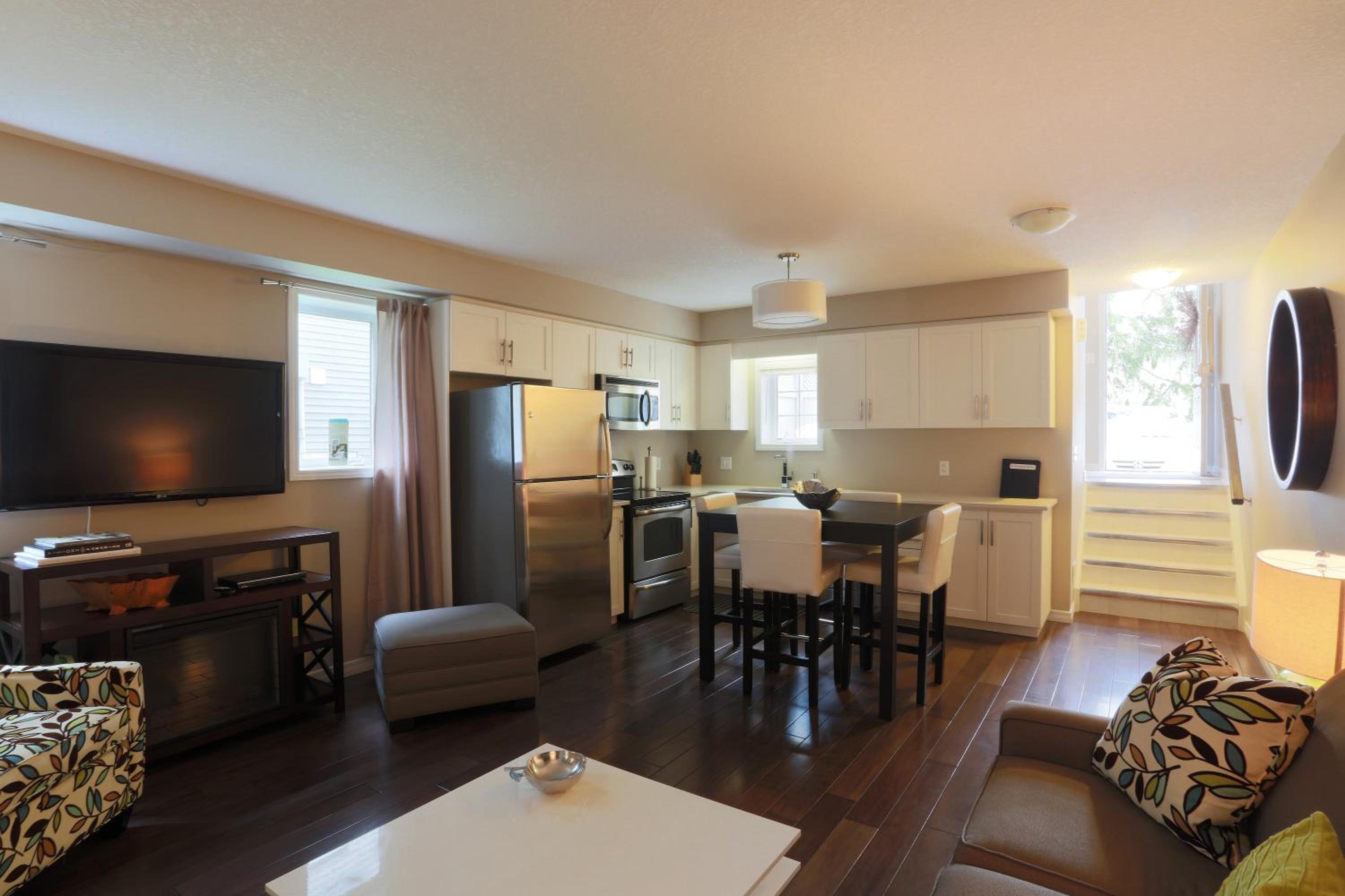 Kitchener Vacations - Boardwalk Homes - Vacation Homes  Executive Suites - Property Image 7