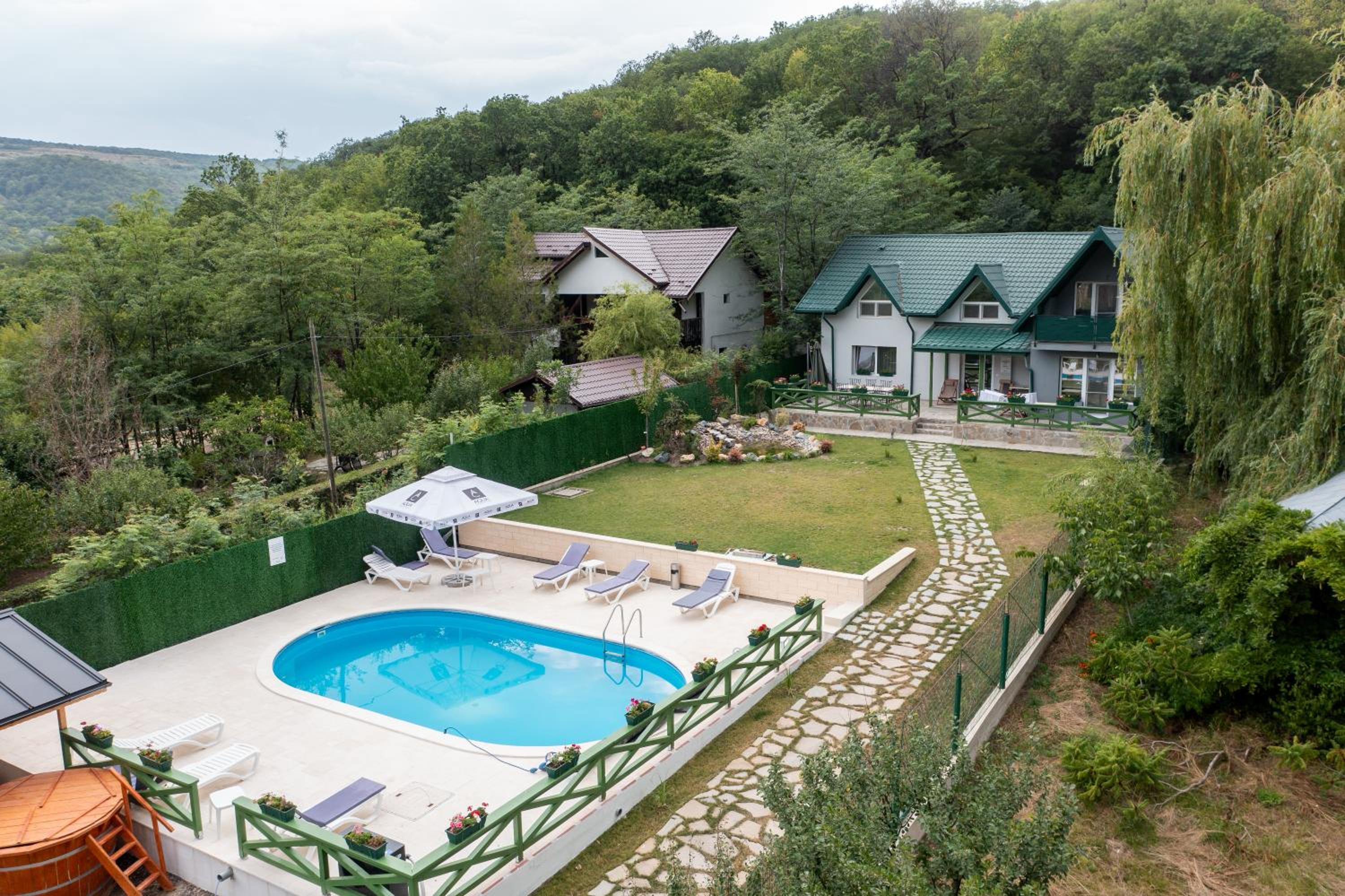 Casa Senik Monteoru Piscina ,Jacuzzi Sauna, Ciubar view 3