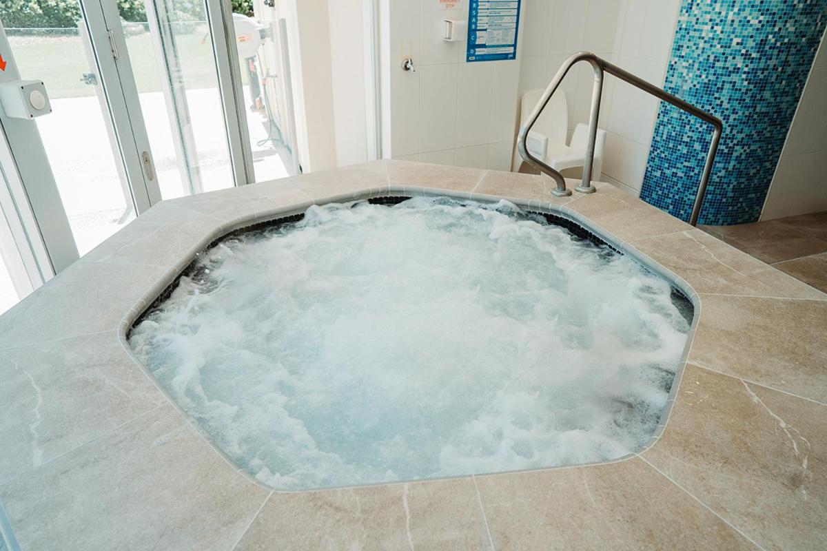 Stunning OCEAN VIEWS in 2 Bedroom Unit at Zenith - Q Stay