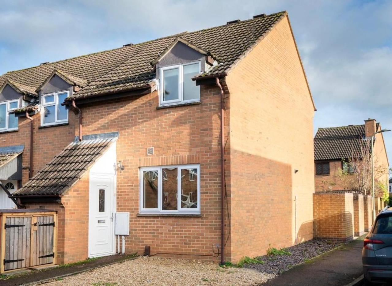 Stylish 2 BR Parking 7 mins Oxford 14 Bicester