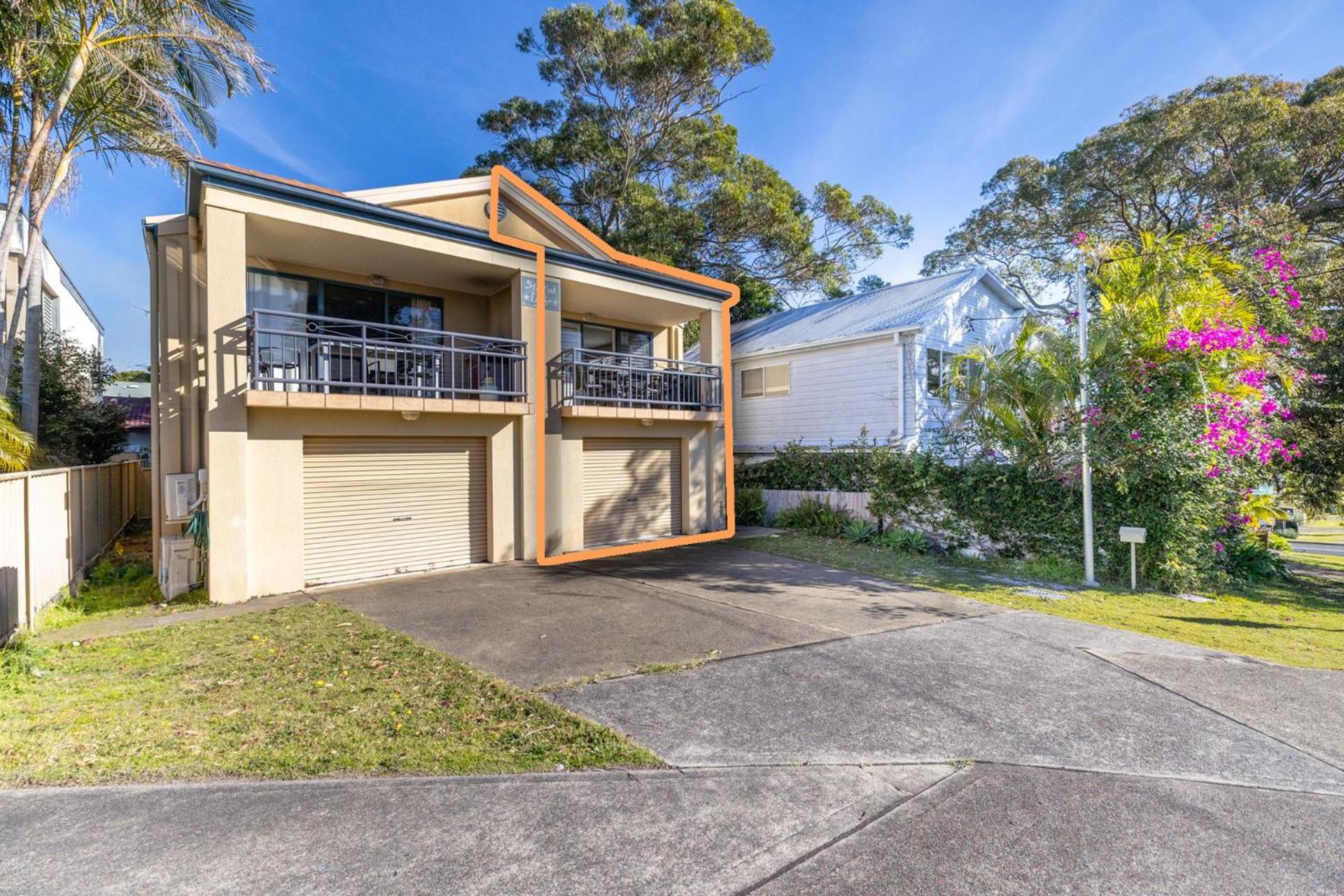 Pet friendly La Costa, 2-1a Messines St - air con and Wi-Fi