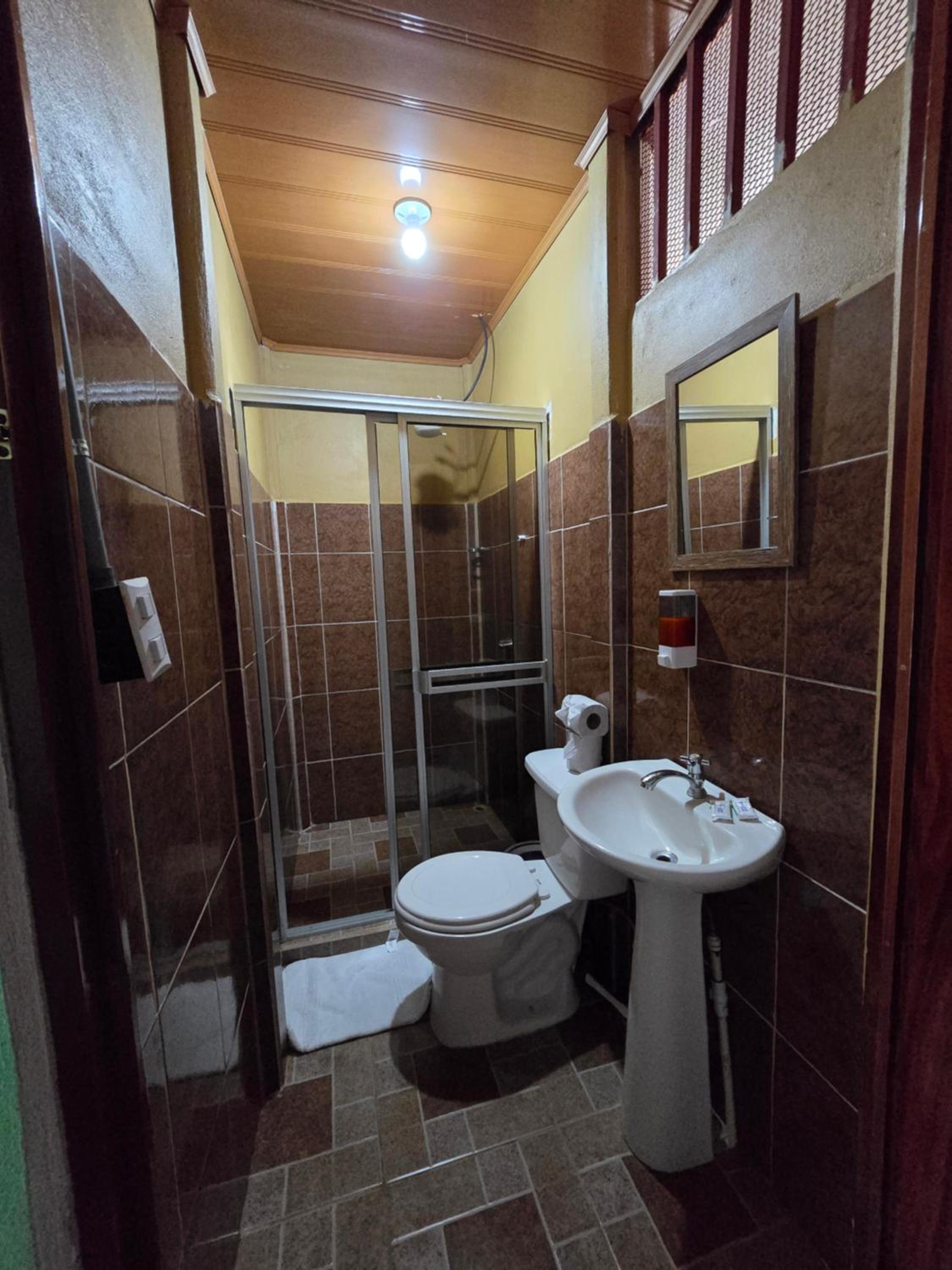 Tortuguero Hill Rooms