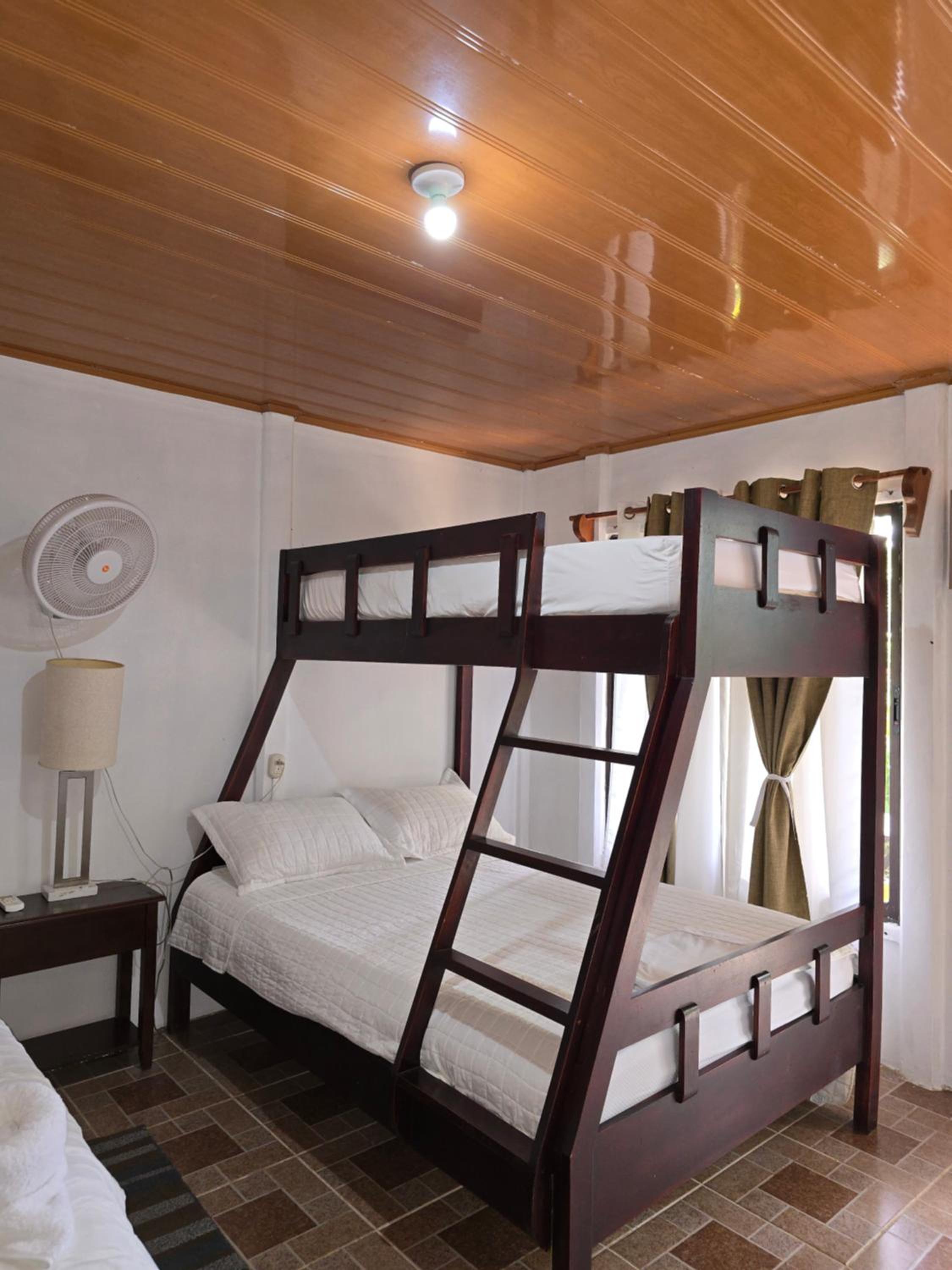 Tortuguero Hill Rooms