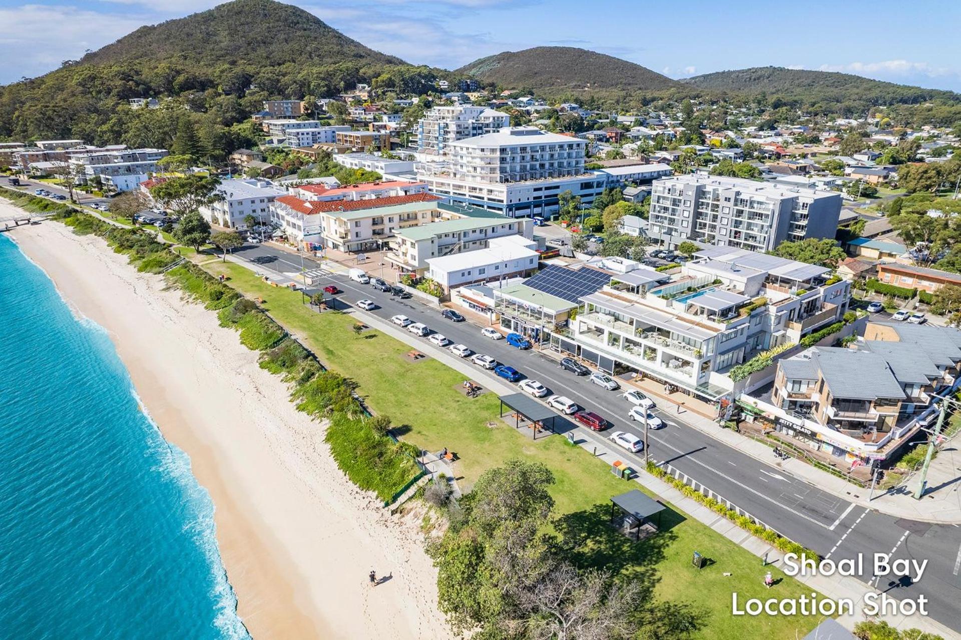 Pet friendly La Costa, 2-1a Messines St - air con and Wi-Fi