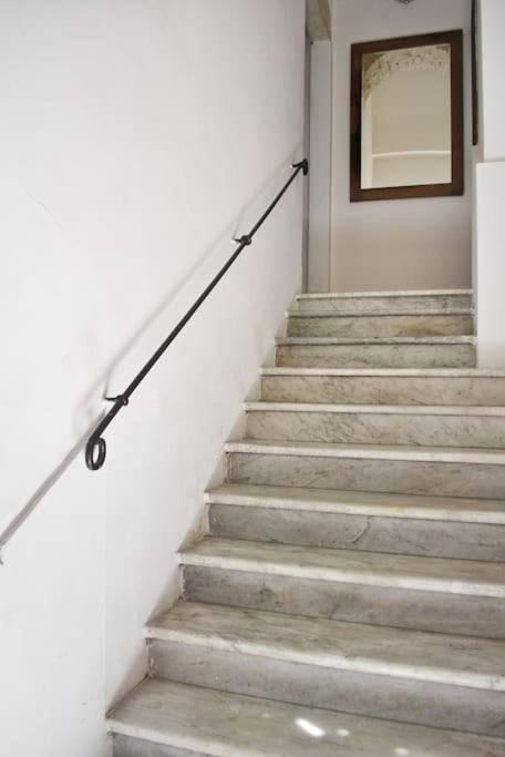 Sinclair , loft in center with original romantic fresco photo 5