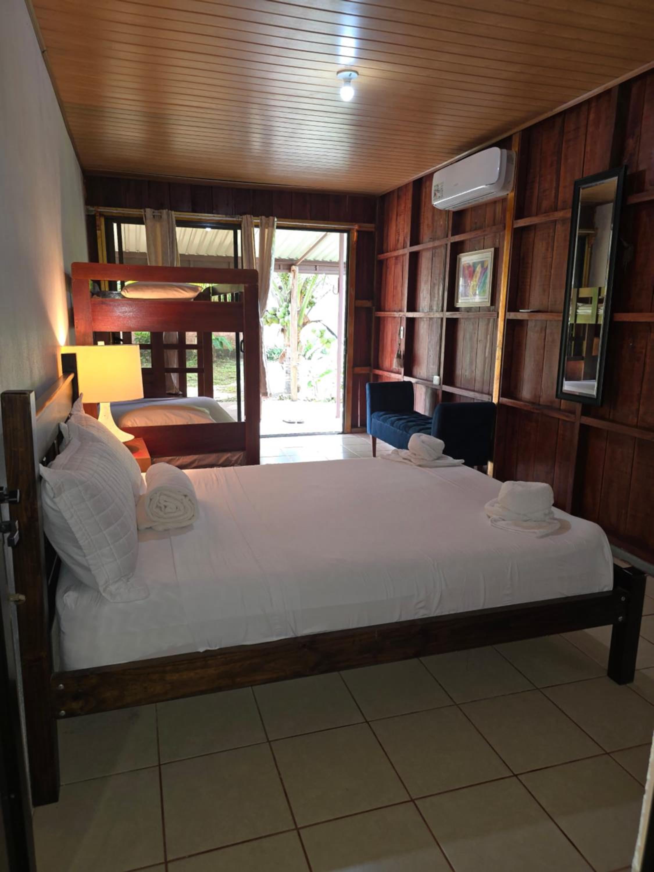 Tortuguero Hill Rooms