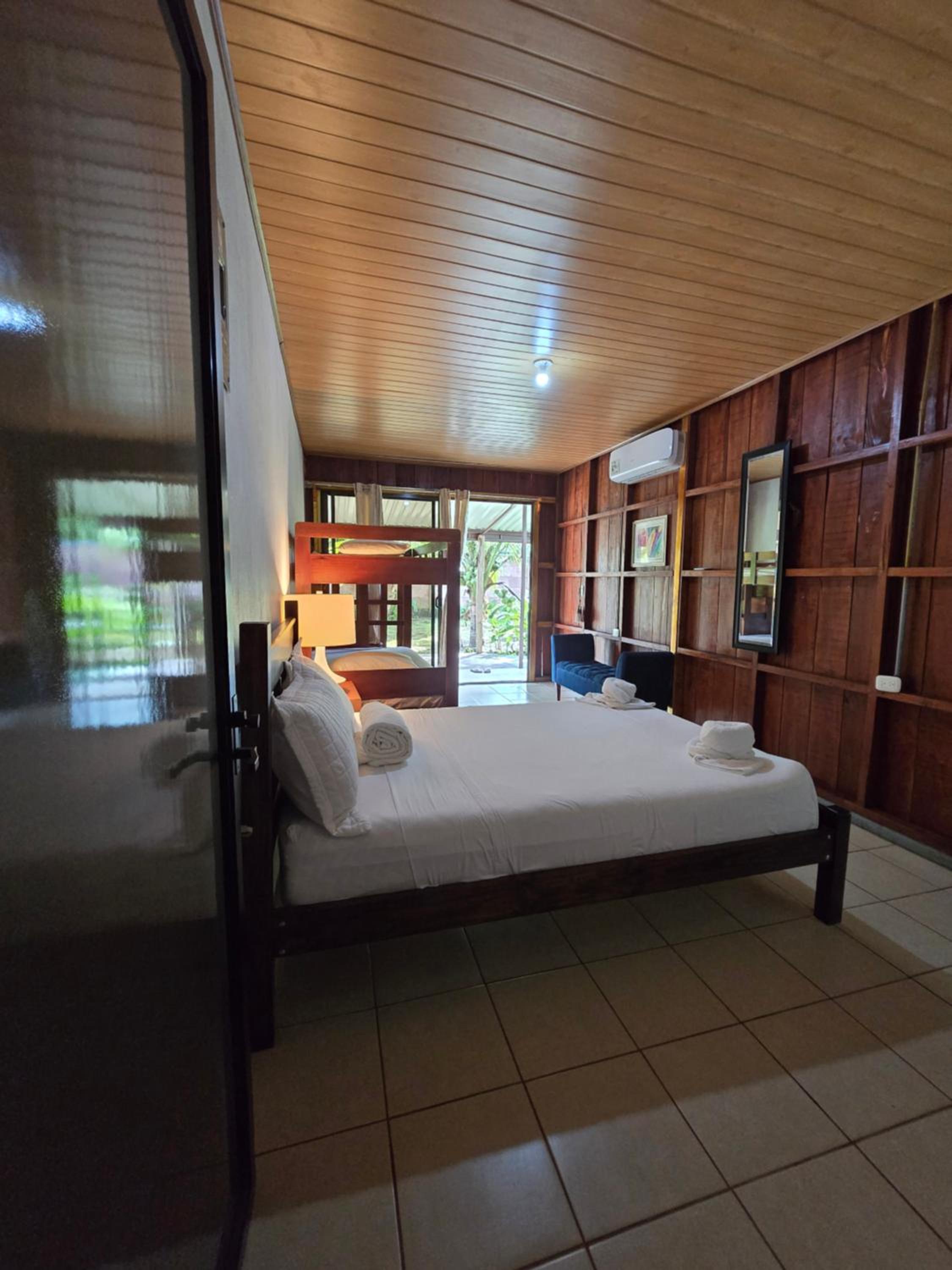 Tortuguero Hill Rooms