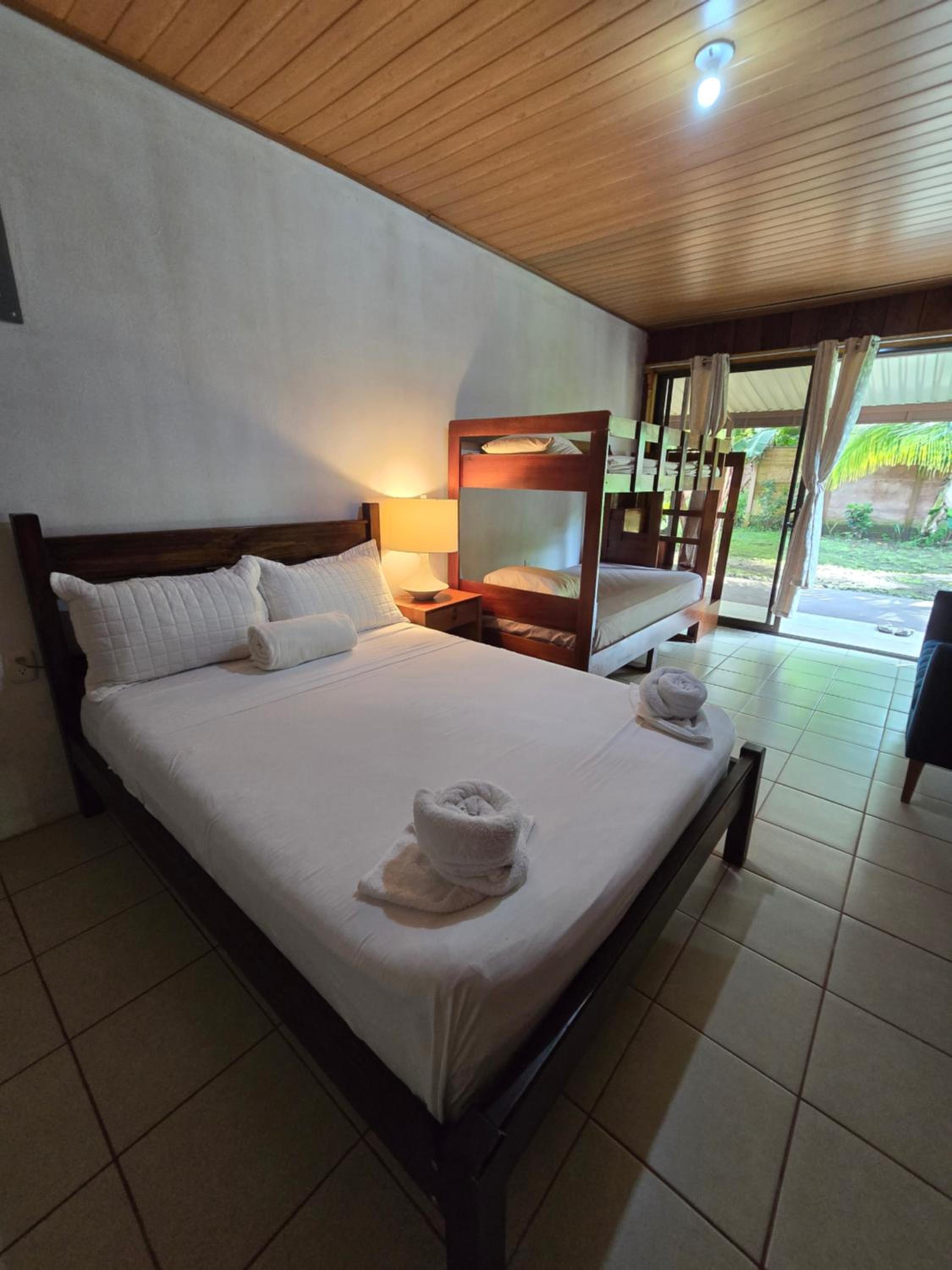 Tortuguero Hill Rooms