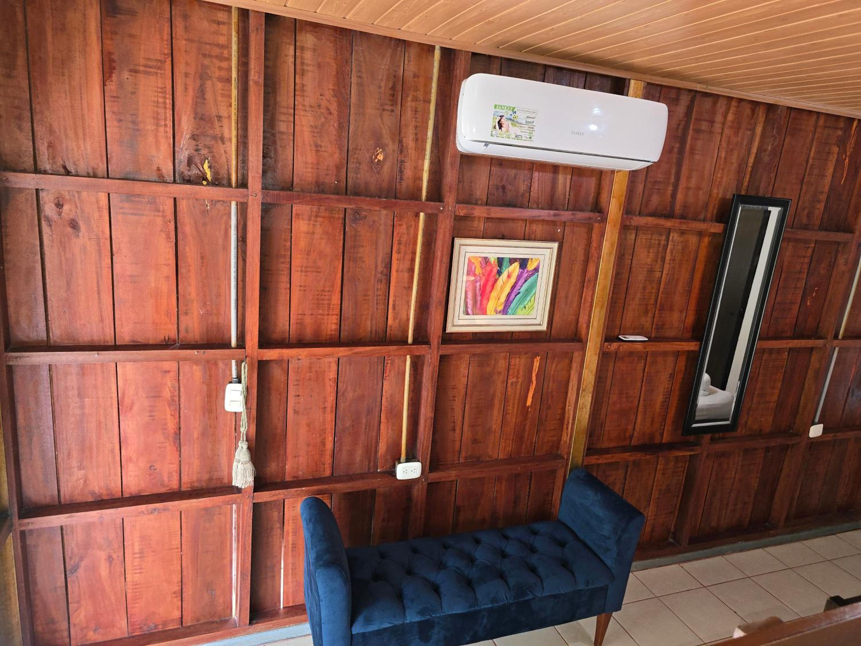 Tortuguero Hill Rooms