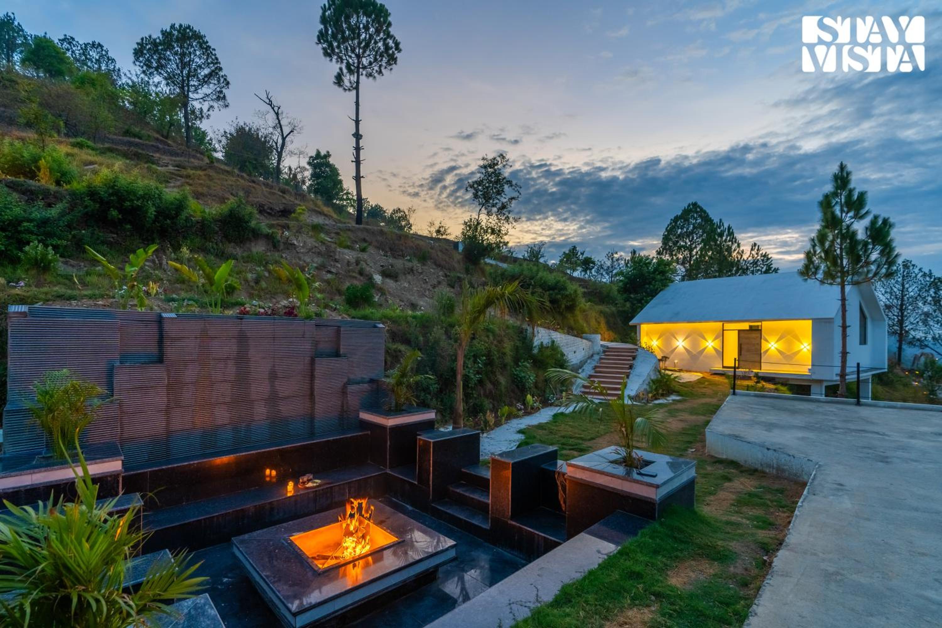 StayVista at Luna Nova with Outdoor Pool - Ranikhet view 3